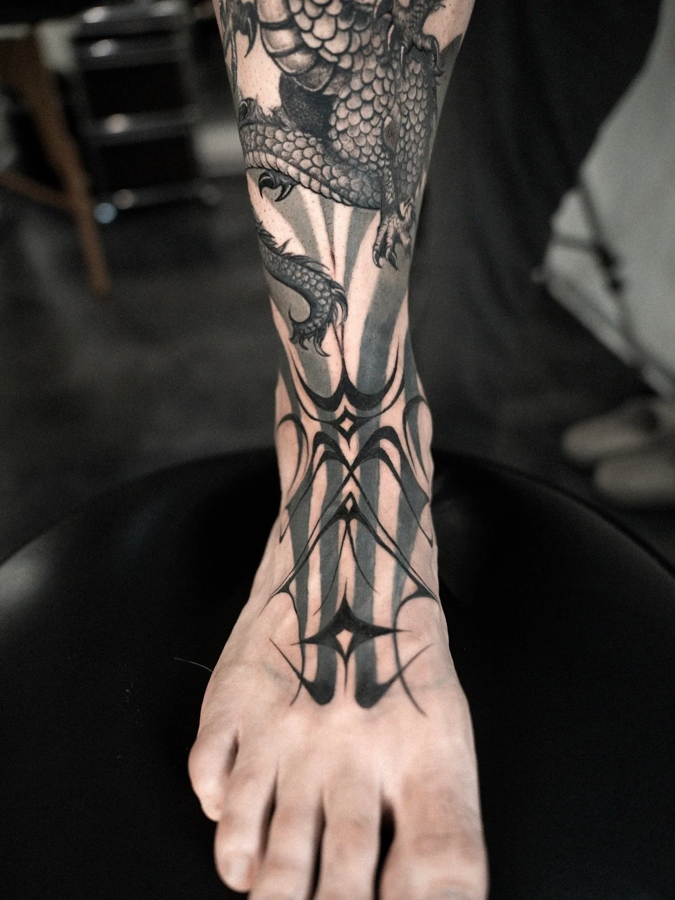 Freehand blastover 💥
Danke Jan, dass du mich komplett frei machen lassen hast!
Ich liebe das Resultat! 🖤

#stgallen #schweiz #blackwork #freehandtattoo #sgtattoo #arttattoo #blastover #tattooartist #tattoostyle #swisstattoo #freehandtattoo #tattooa