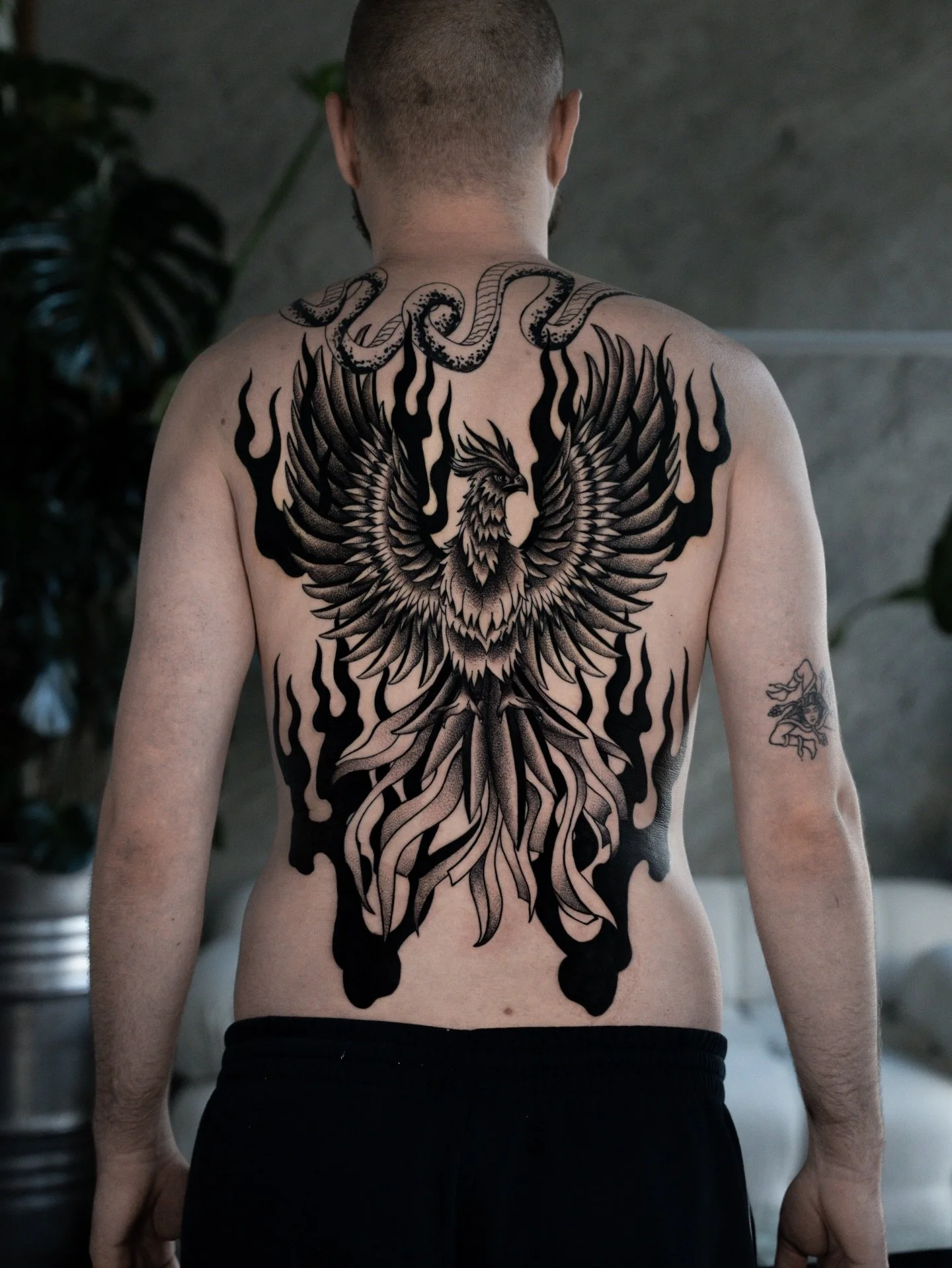 Mein erstes Full Backpiece &ndash; ein Ph&ouml;nix in Flammen. 🔥

Vielen Dank @andri.kohler2001 f&uuml;r dieses Projekt, dein Durchhalteverm&ouml;gen &uuml;ber drei Sitzungen hinweg und vor allem f&uuml;r dein Vertrauen sowie die kreative Freiheit, 