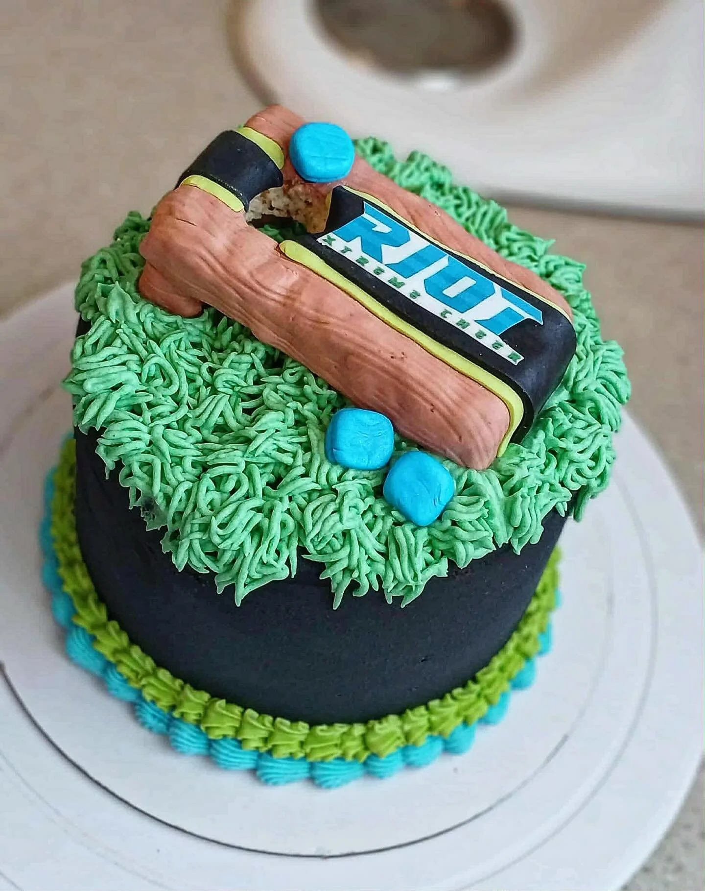 Who&rsquo;s ready for the #cornhole #cornholetournament TOMORROW at @riotxtremecheer gym&hellip;? 

One of our auction items is this fabulous cake made &amp; donated by Jordan Gomez owner of Bakehouse cakes &amp; treats located in Twin Falls. 

This 