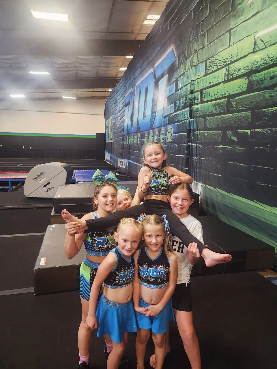 #roguerascals &amp; #electricblue tonight is TEAM BONDING at Coach @kelci_wagstaff house! 

What:Team Bonding 
Where: @kelci_wagstaff house 
When: Tonight @7pm 
Bring: A pumpkin to decorate 
Wear: Halloween costume or practice wear for pics 
Provided