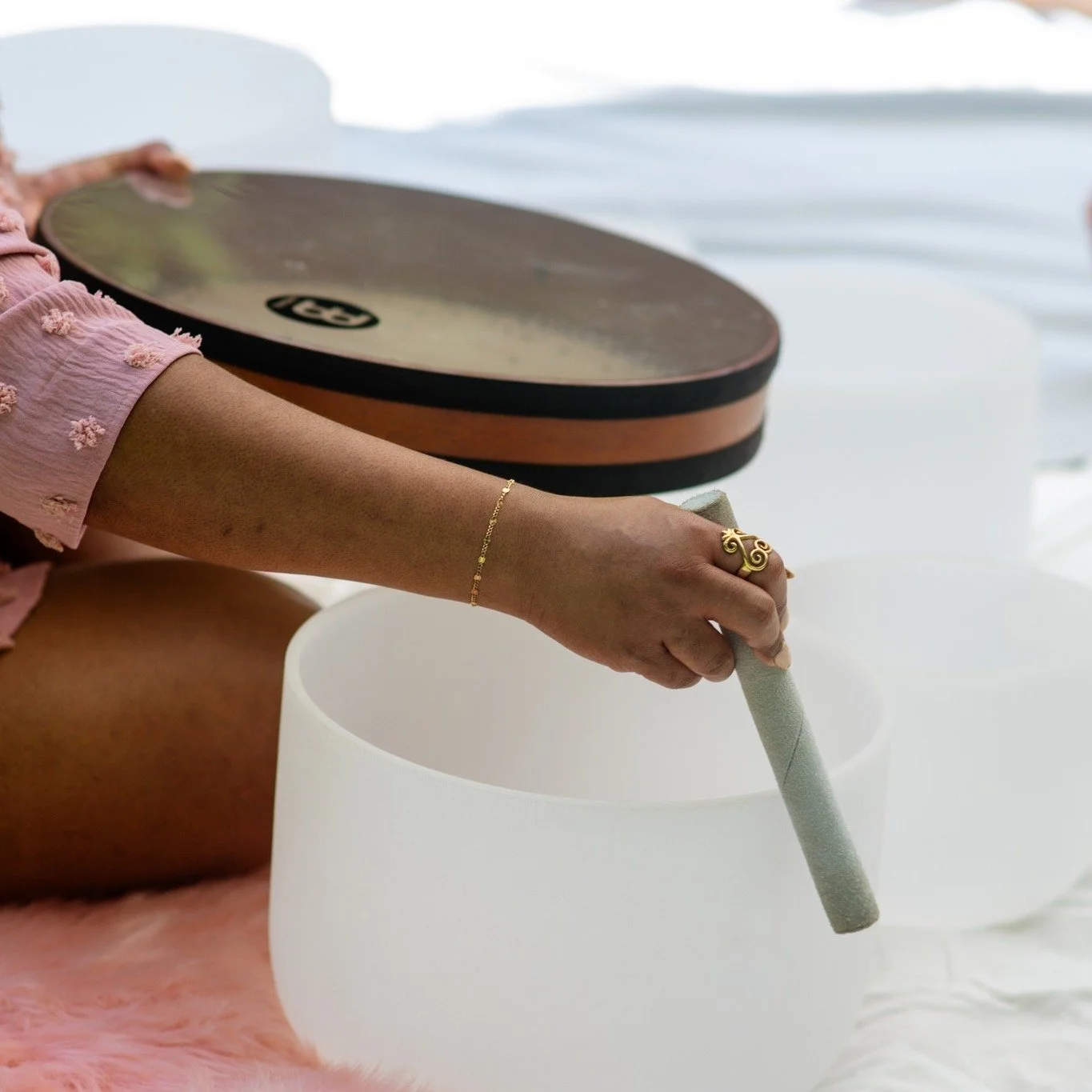 soft life only. 🕊 sound healing, sunshine and sisterhood...see you in Italy? ✨ 
link in bio to join us ❤️

#Sorella #SorellaRetreats #Wellness #wellnessretreat #Italy #Puglia #Travel #Soundhealing #soundbowls #soundbowlhealing #Yoga #Ostuni #Connect