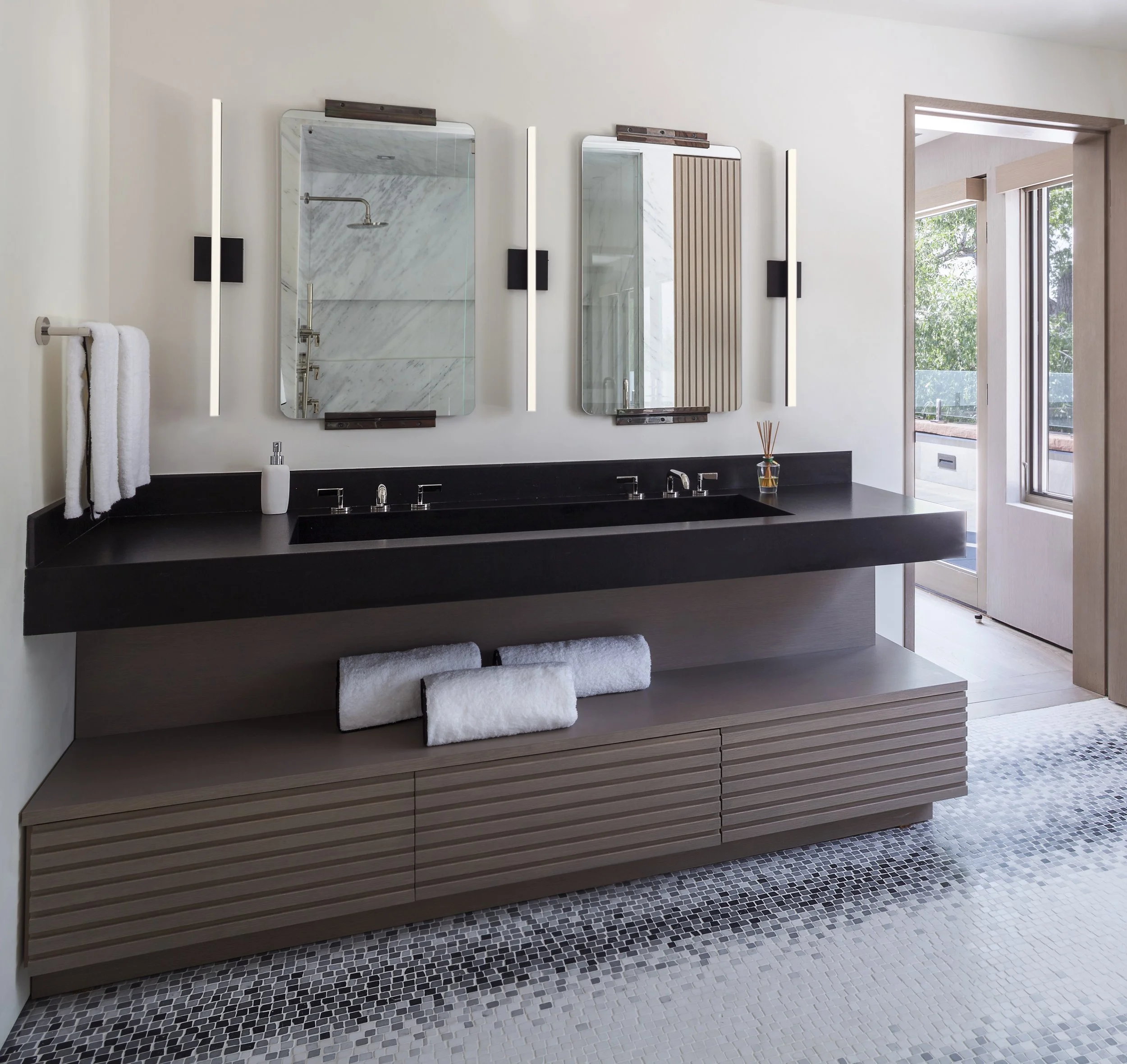 16 DBP Guest Master Bath.jpg