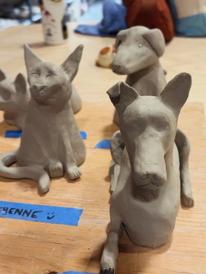 Everyone has LOVED the Paw-trait workshop @a.la.mud. 🐾 Each session is unique. We share photos and stories about the pets that we will sculpt and then play with clay.  My favorite part is when the furry friends go from blobs to adorable companions. 