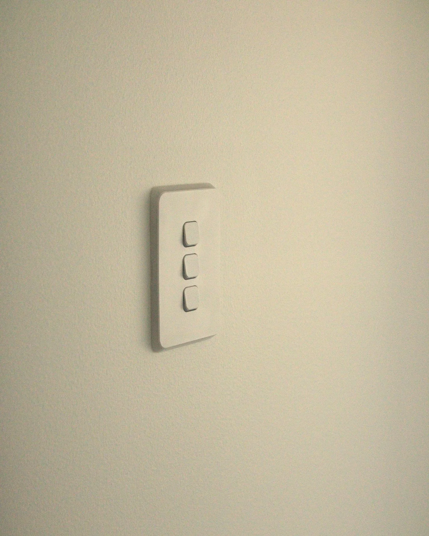 Sleek Switches by @clipsalhome |

#NewHome #LightSwitch #ElectricalWork #HouseProject #InstaElectrician #HomeBuild #NewHouse #ElectricianLife #SparkyStyle #ModernHome #SwitchOn #HouseGoals #InstaHome #LightingDesign #HomeRenovation #NewConstruction #