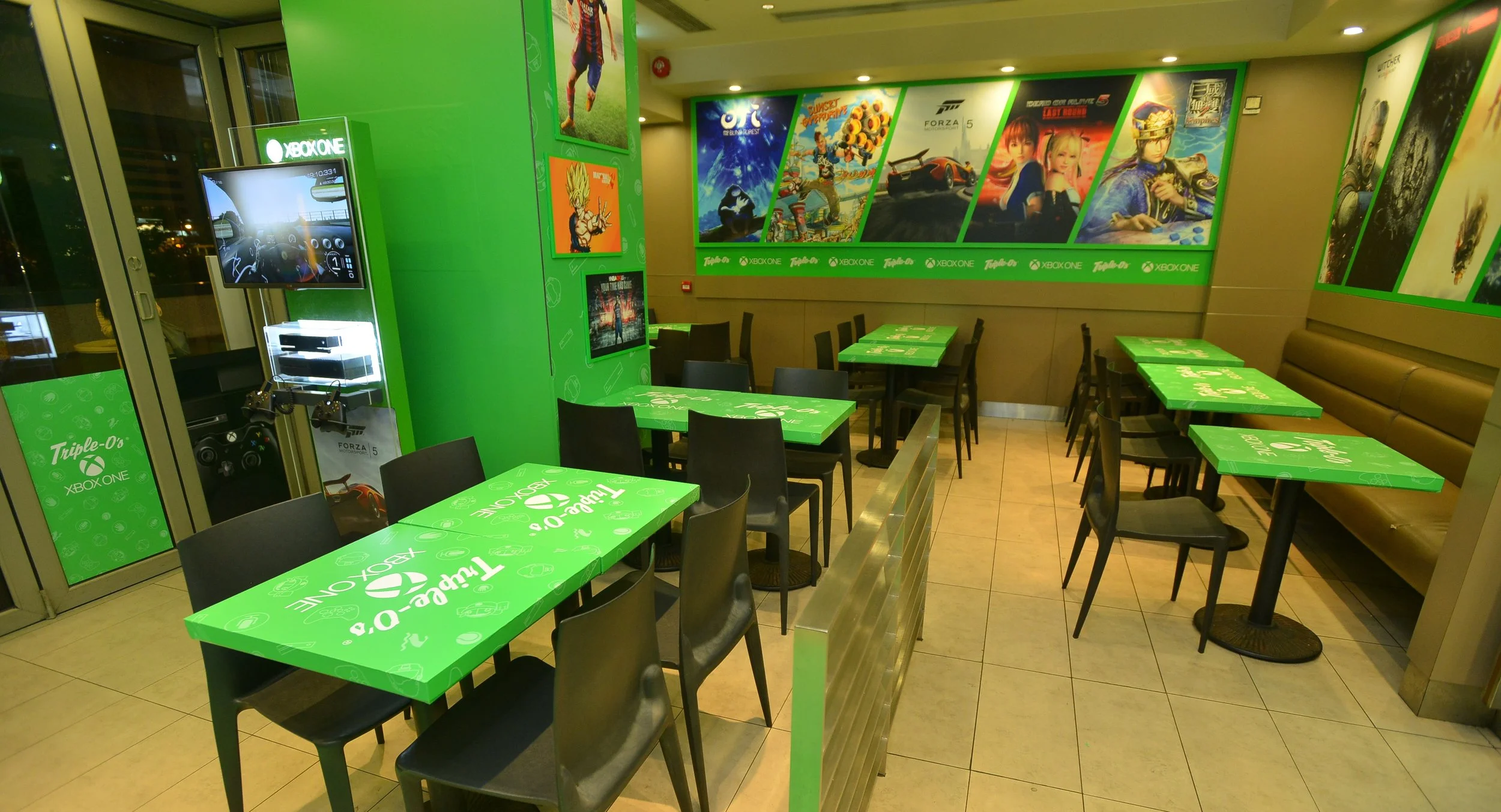 XboxTripleOStoreCorner_v2.jpg