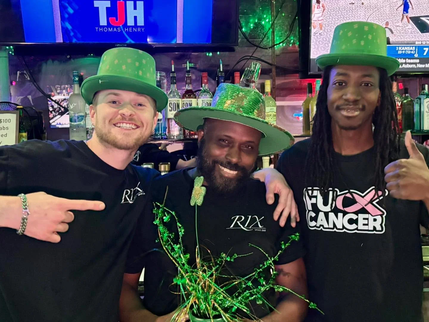 The charms aren&rsquo;t the only thing getting lucky tonight! 🌈 🍀  St. Paddy&rsquo;s Day is in full effect!!!