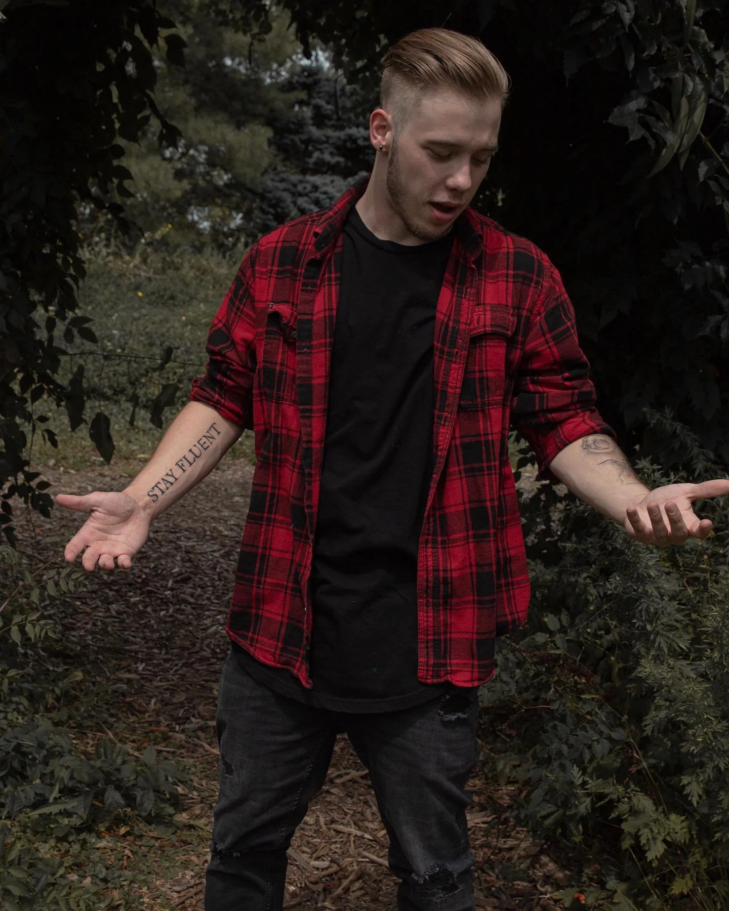 Turns out it shows 'cause they turn out at shows I sold 15 million copies of a break-up note📸
.
.
.
.
.
.
.
.
.
#photographer #photooftheday #canoneosrebelt6 #chicagophotographer #lightroompresets #chicago #lightroom #discoverpotrait