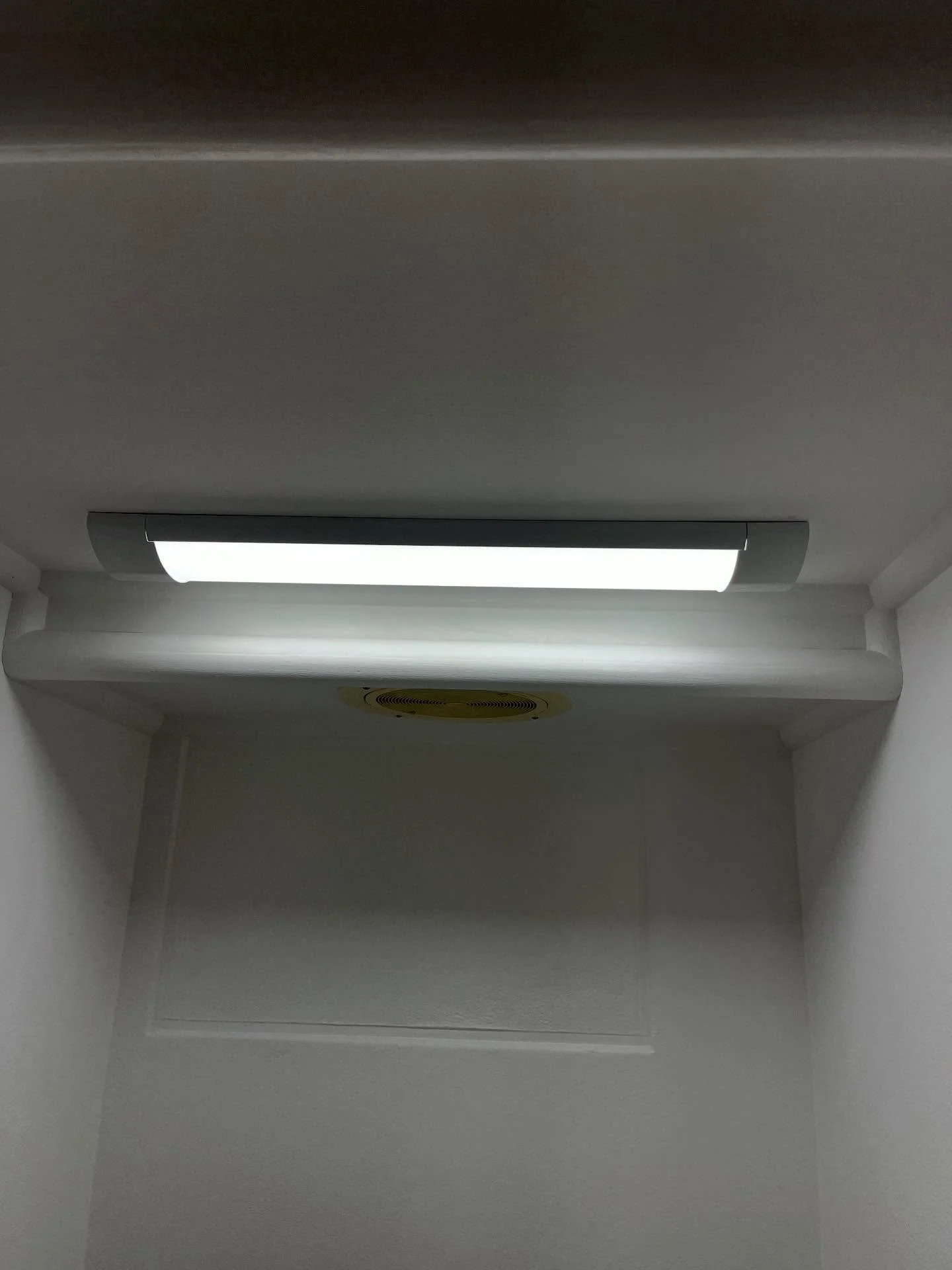 For our people out there with concrete ceilings, these slim profile led batterns are a great surface mount alternative for lighting. 🐳 🦈 ⚡️