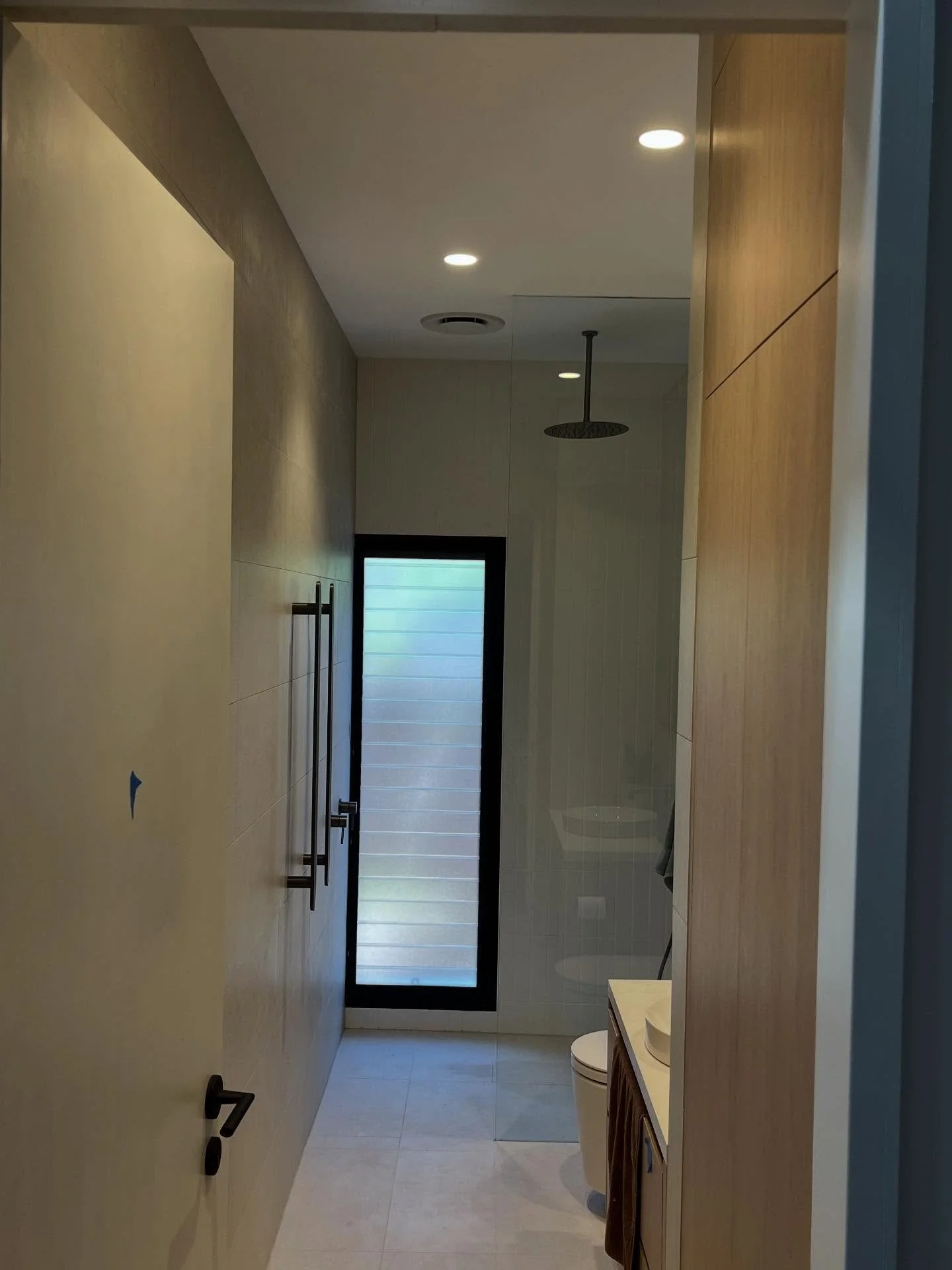 Bathroom dreams&hellip;&hellip; 😴 💤 😇 
Floor heat, heated towel rails, vanity led strip.
The Whale Shark way 🐳 🦈 ⚡️