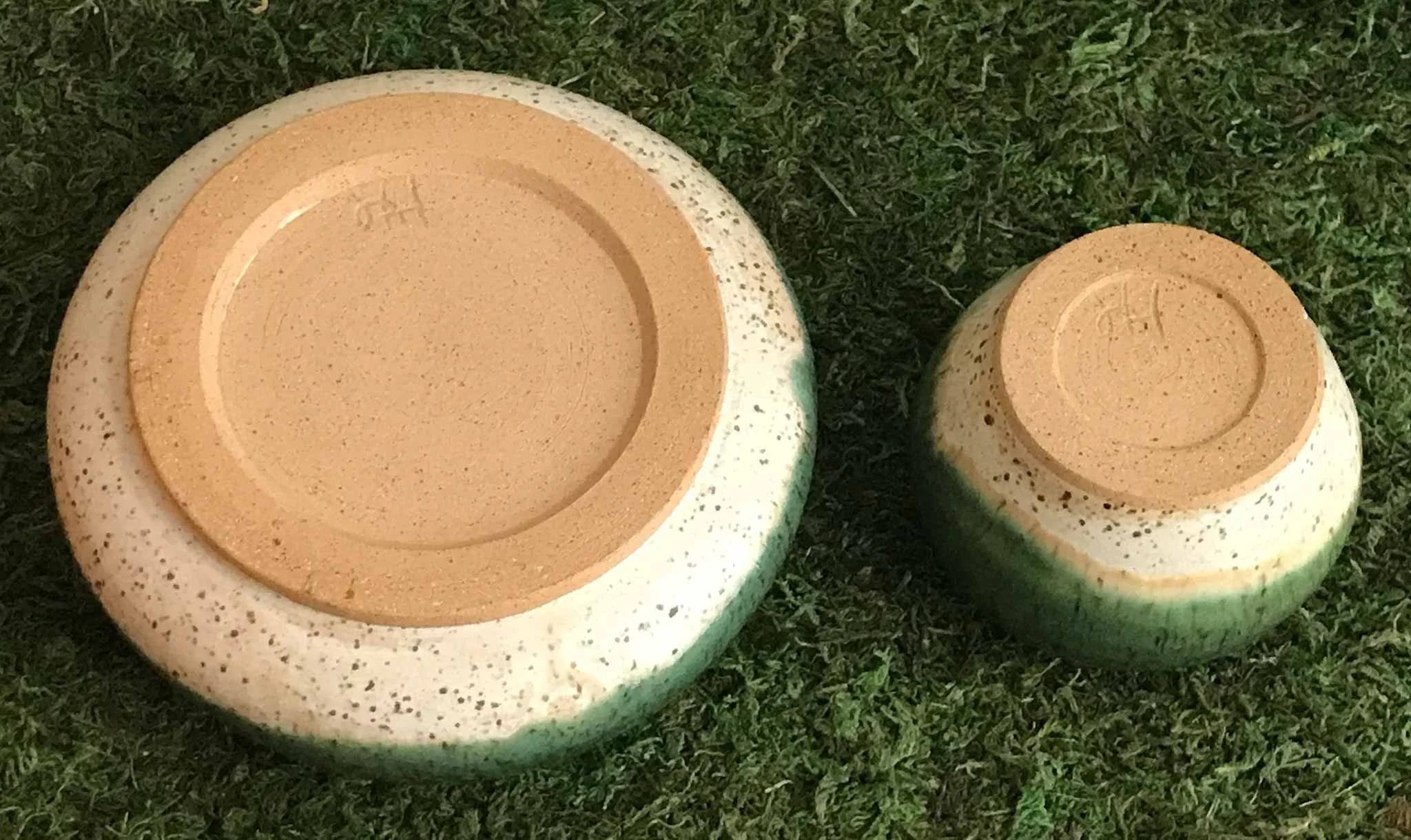 HAHiland- Two Ivy Green Dipped Pots Footing-1.JPG