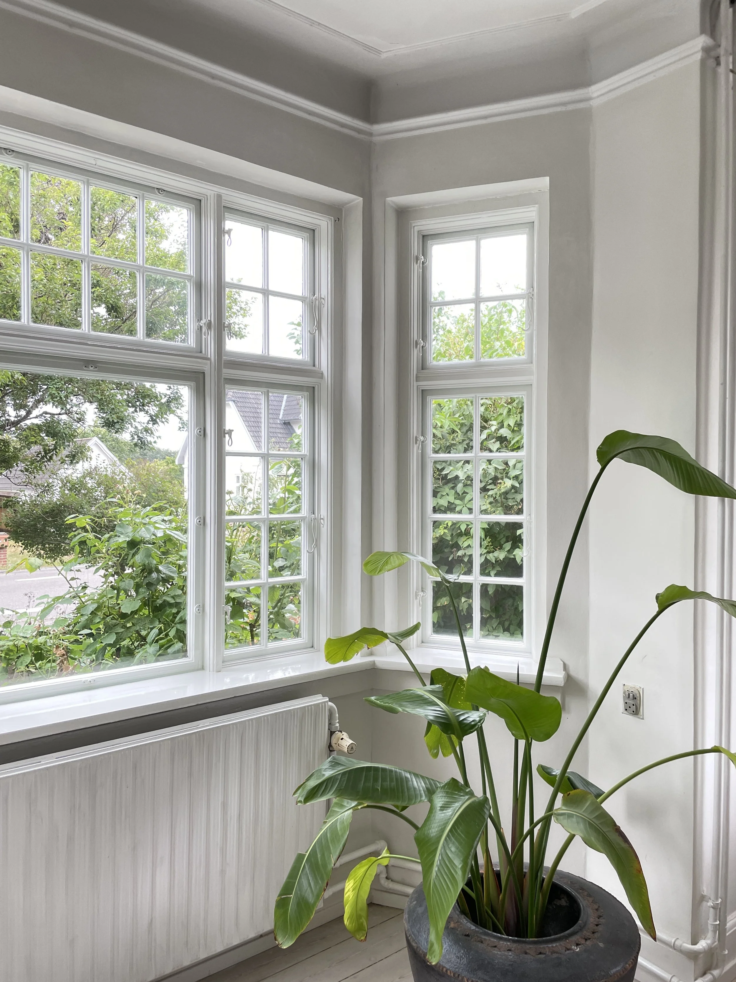  Vinduesrenovering, Allerslev 2026  
Omfang 
Forsatsvinduer og istandsættelse af udvendige vinduer  
 
 Mit bidrag   
· Optoglas 'usynlig' forsatsløsning til bevaringsværdige vinduer  
· Listearbejde, fugning og maling  
· Udvendig nænsom restaurerin