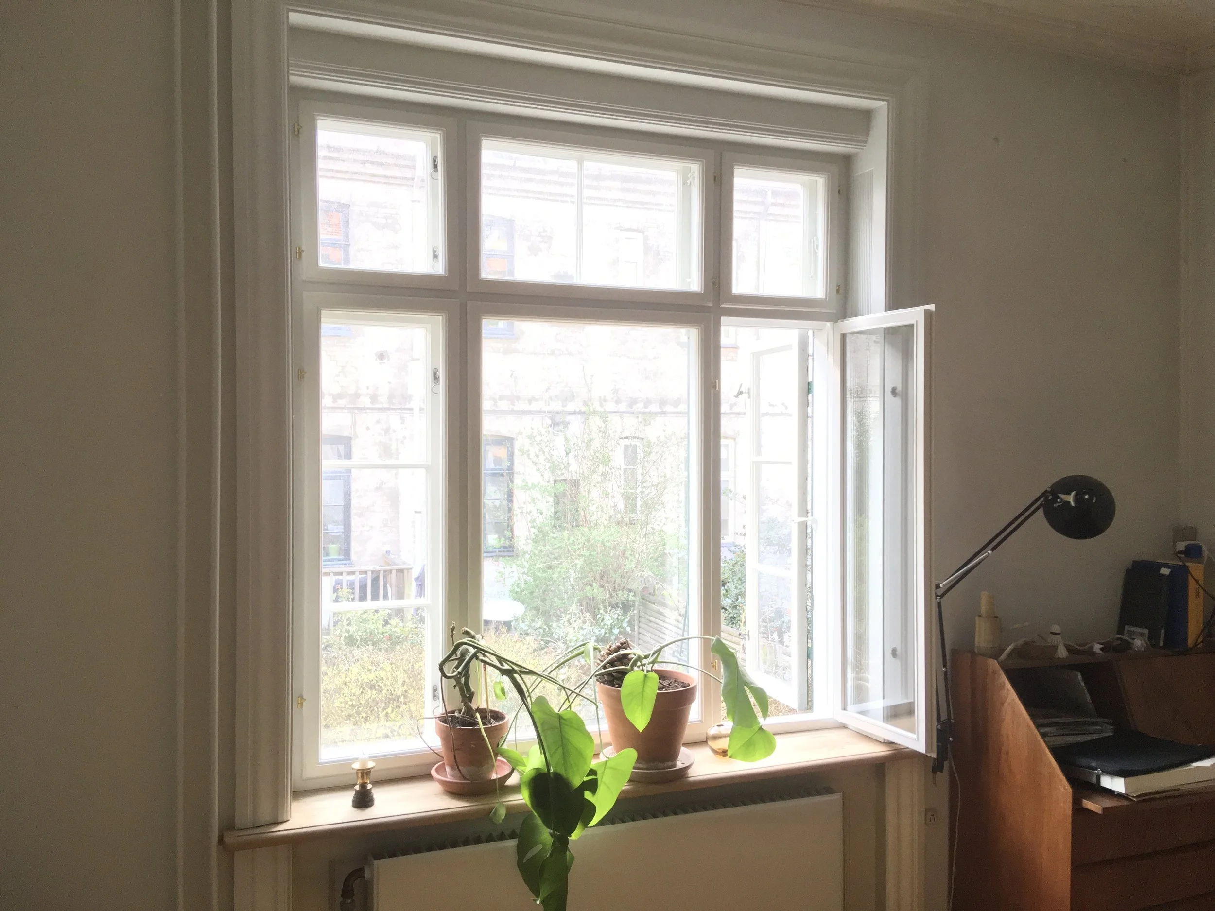 Forsatsvinduer, Østerbro 2026  
Omfang 
Klassiske forsatsvinduer 
 
 Mit bidrag   
· Snedkeri af forrammede forsatsvinduer til bevaringsværdige vinduer  
· Fugning og maling  