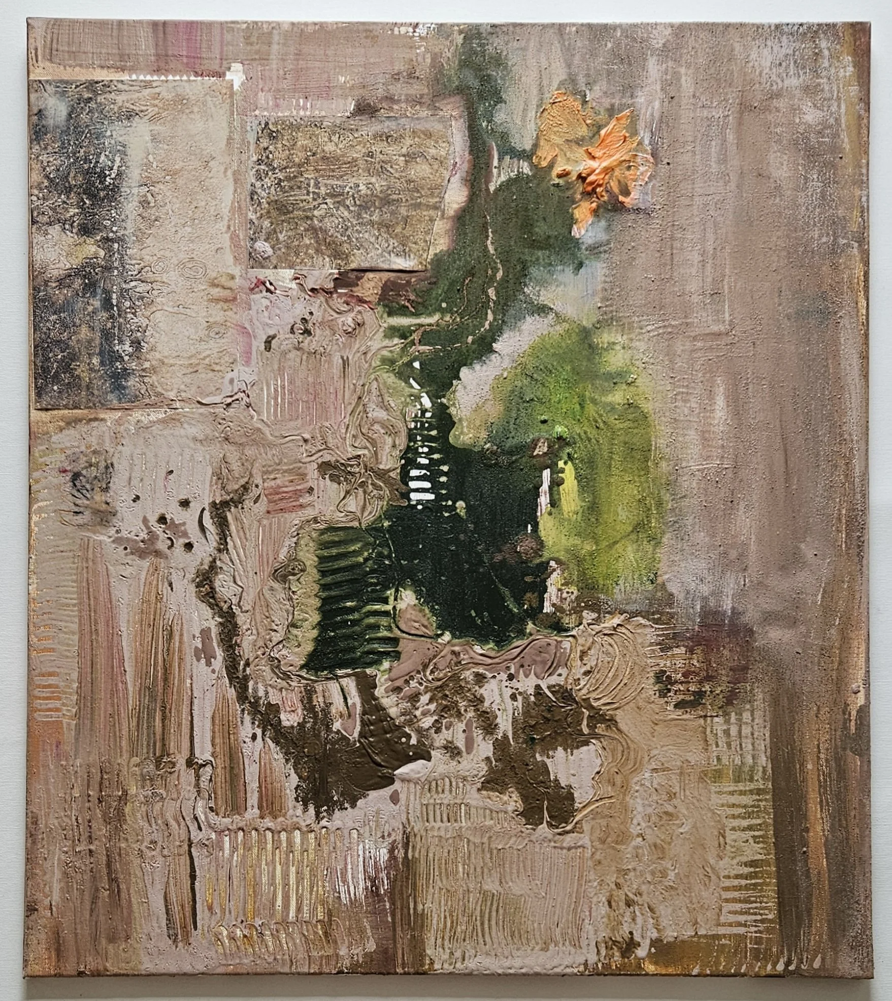"Schwerer Staub I"
Acryl, Gips und Fotografie auf Leinwand 70 x 80 cm, 12/2025
Gedicht: "Schwerer Staub"