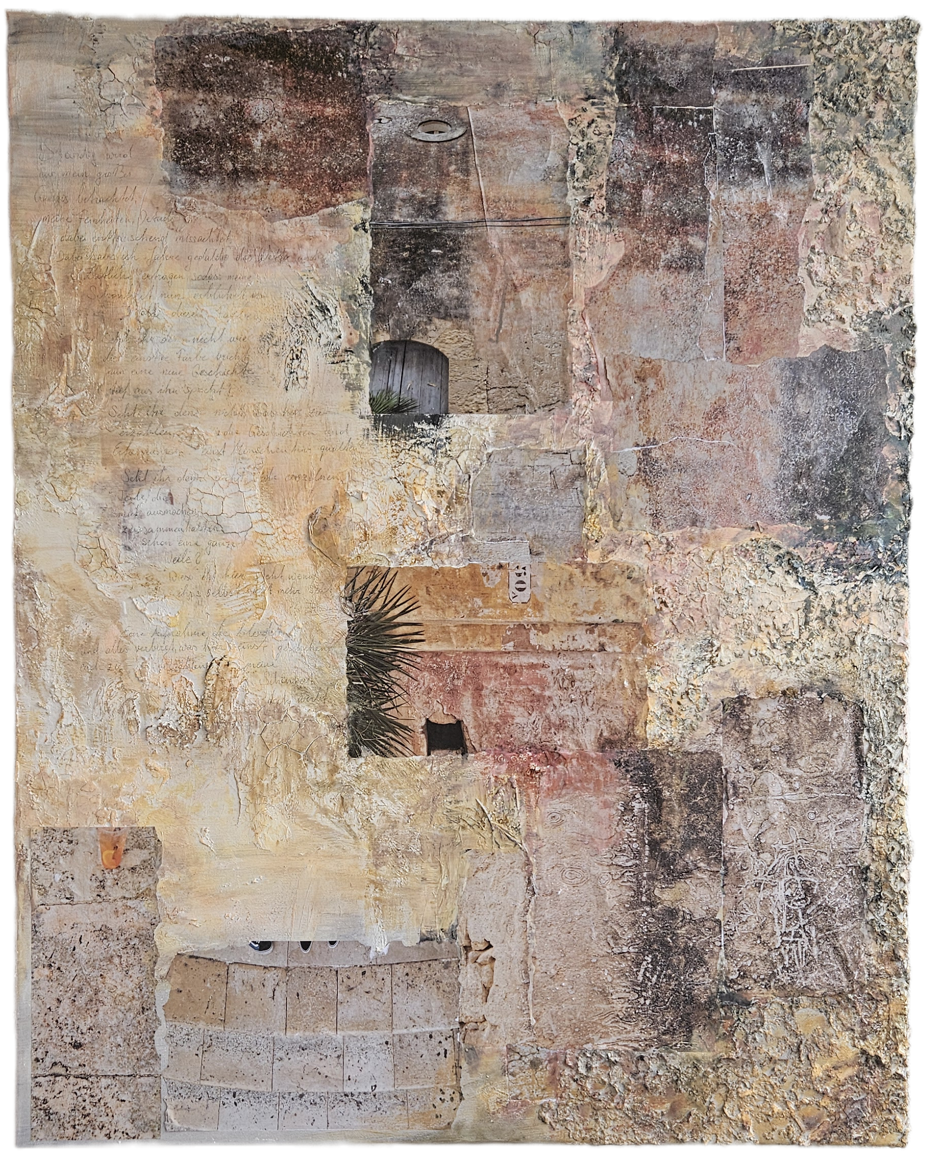 "Verborgene Geschichte"
Acryl, Pappmaché, Marmormehl und Fotografie auf Leinwand, sowie ein Gedicht von WAKA, 80 cm x 100 cm, 11/2025