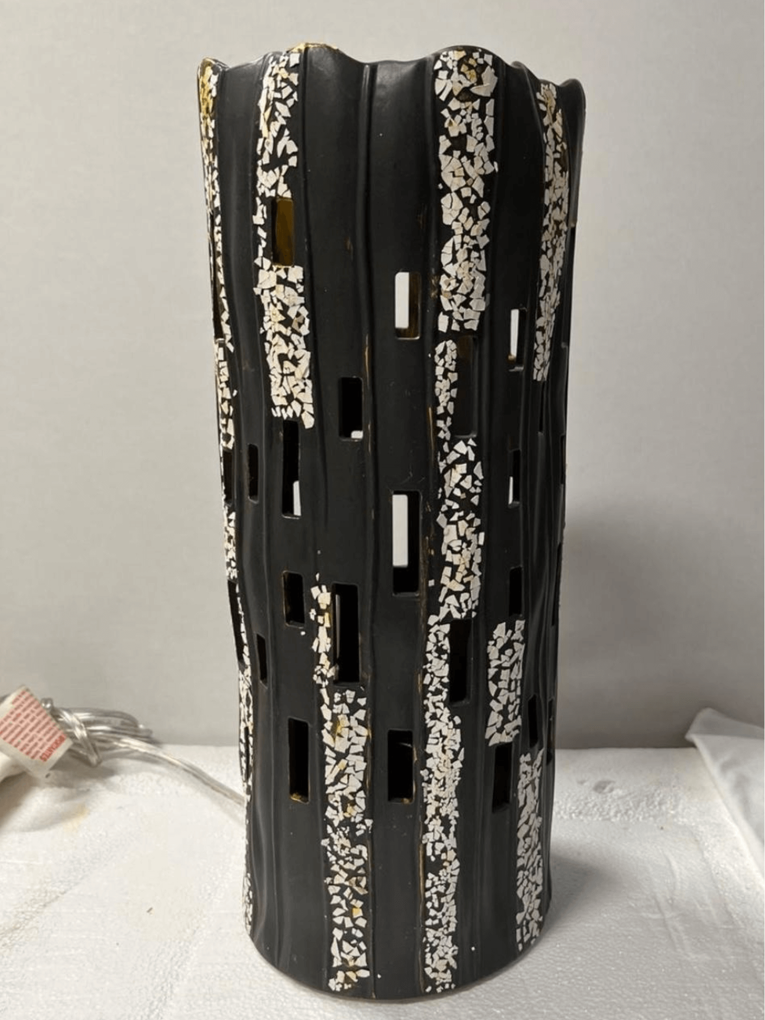 Catherine Engelmeyer Art  vase with eggshell.png