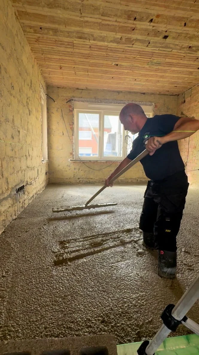 Een gelijkmatig verdeeld mengsel is de basis van een goede isolatie. Daar zorgen wij voor.