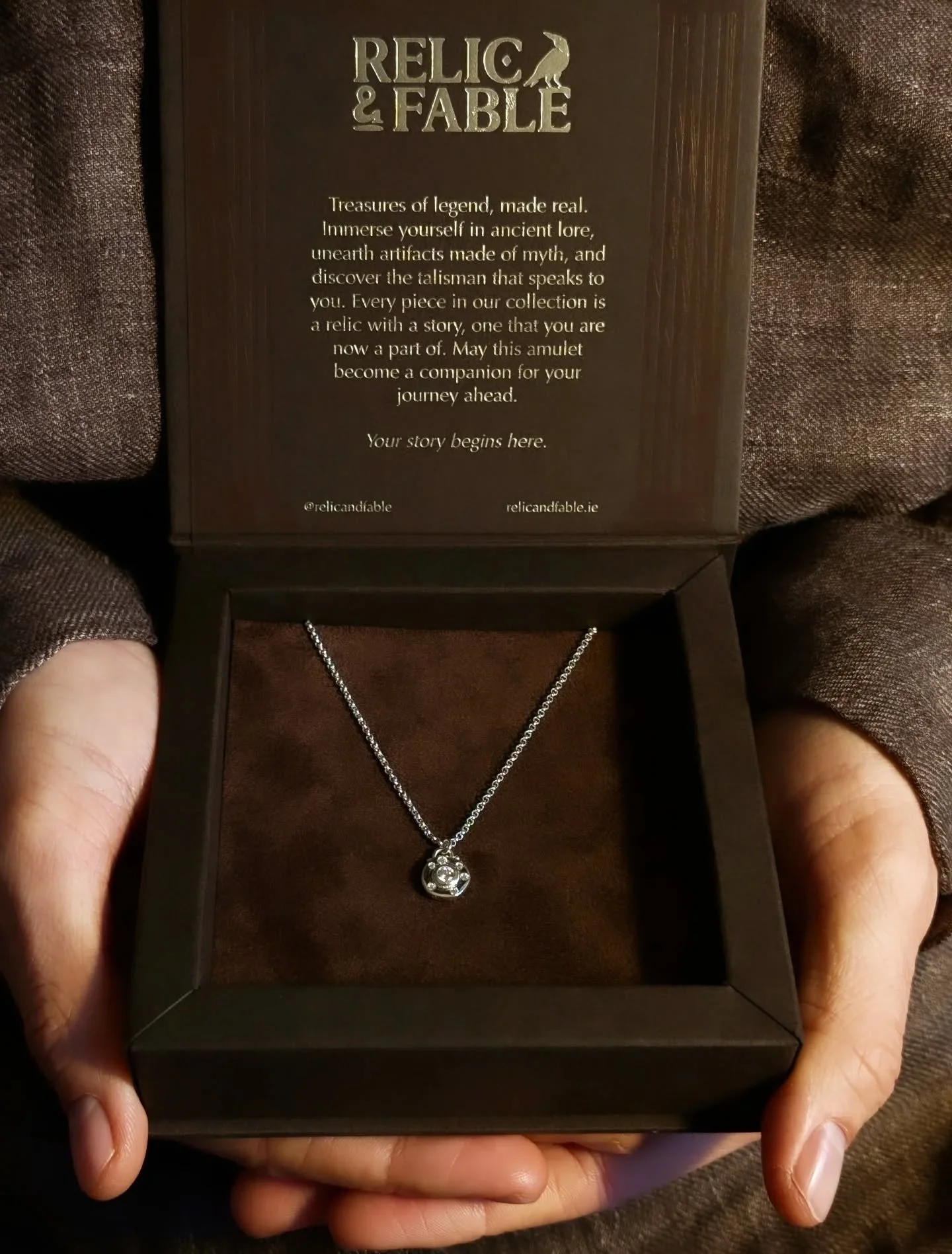 ​Hand-constructed boxes in Blackthorn Brown and white gold foil. A home for treasure...