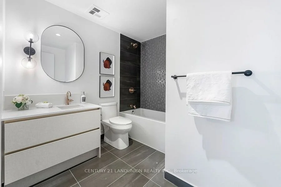 Bathroom 1.jpg