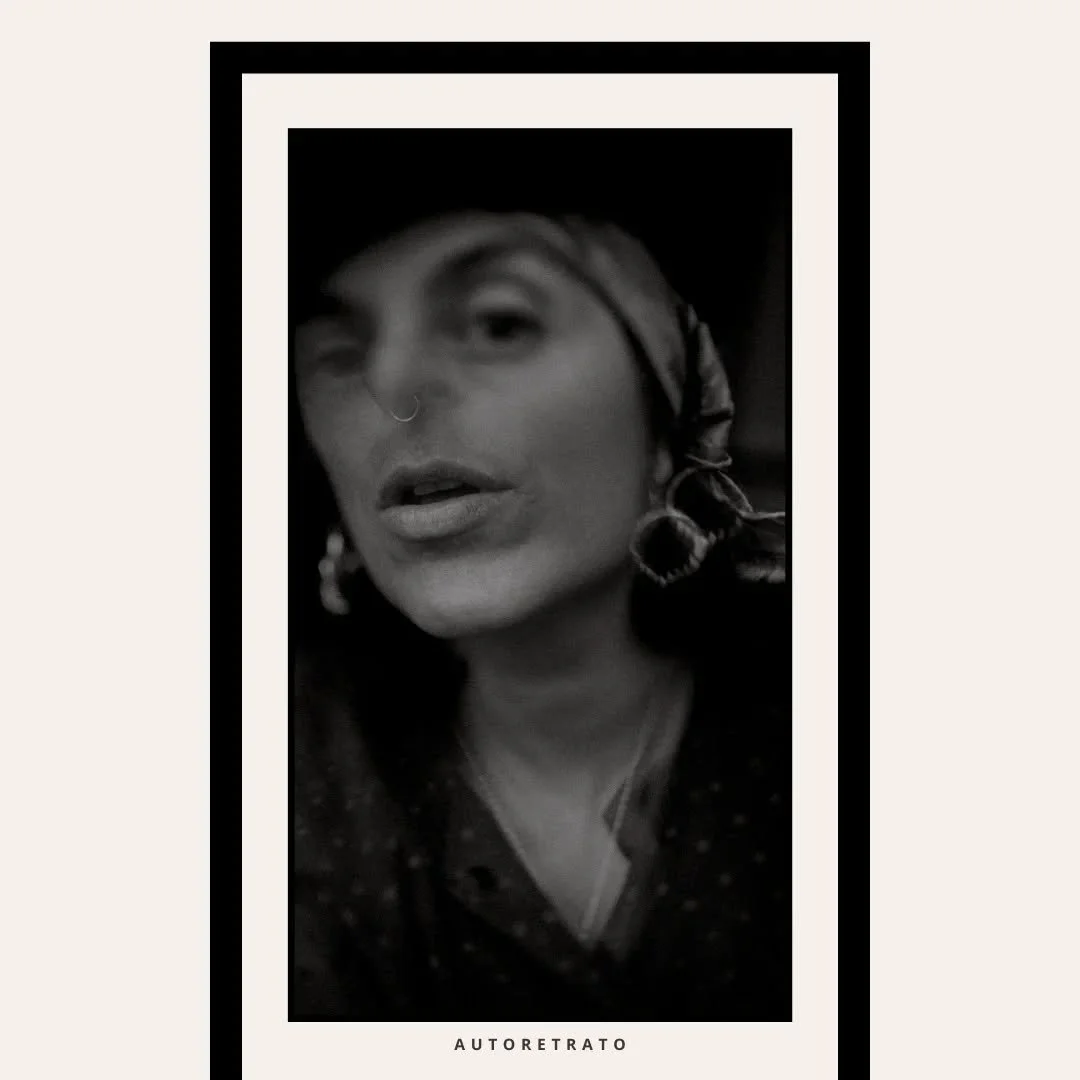 &bull;&bull;&bull;Domingo de autoregalo>> un ratito a solas con mi c&aacute;mara. No s&eacute; c&oacute;mo ha sido tu d&iacute;a hoy, pero aqu&iacute; era muy gustoso estar por casa mientras el valle se llena de nieve y caen litros de agua suav