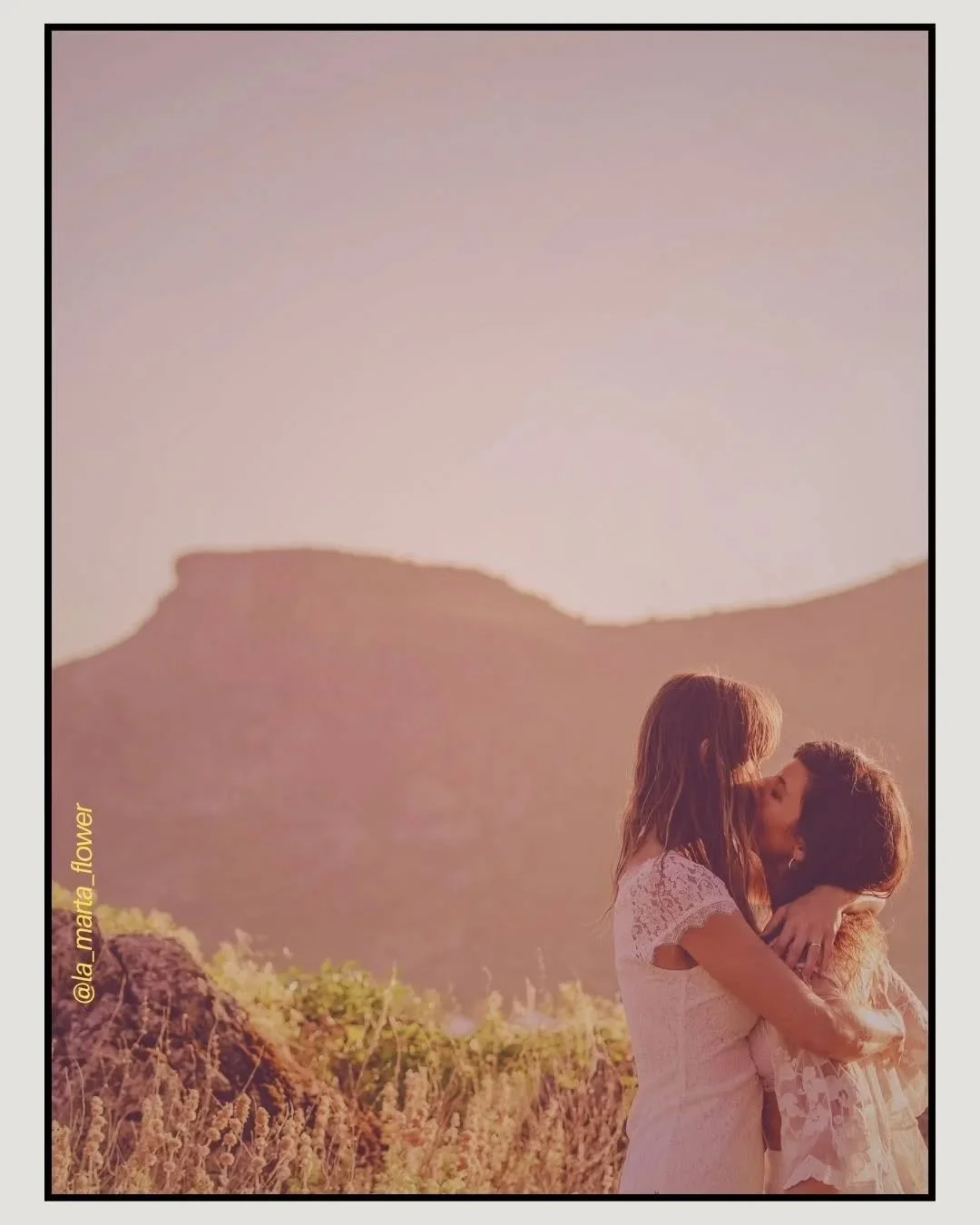 Hay Bodas de todos los colores y para todos los gustos 💫 Es un d&iacute;a tan especial, que cada pareja elige como quiere celebrar su amor. Aprovechando un viaje, eligiendo un rinconcito de la naturaleza, en plena playa, en medio del bosque, con alg