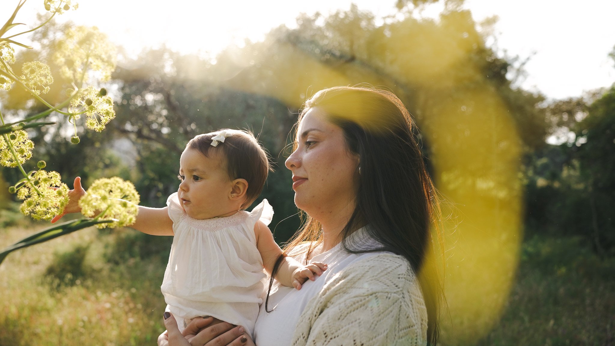 Fotografía de Maternidad. Reportaje de embarazo Jaén. Fotografa/Fotografo en Zafra, Badajoz, Extremadura. Fotógrafa en Jaén, Fotógrafa de embarazo y maternidad Jaén, Fotógrafo/a Cazorla. Sesión de fotografía en familia. 