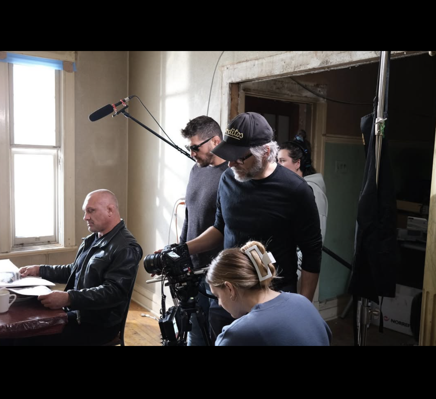 Daniel Parent en train de coacher des acteurs et comédiens