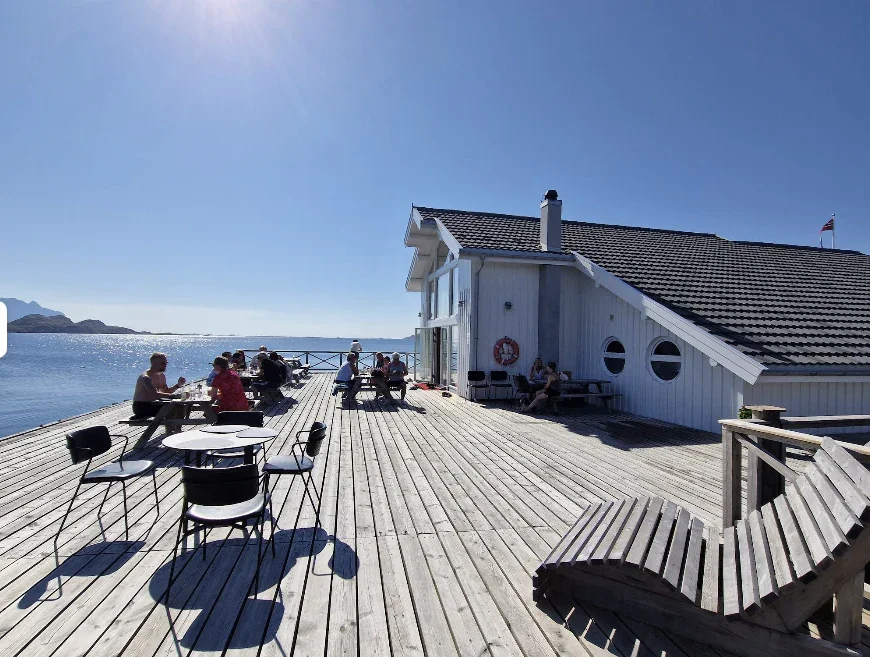 Ute_sjokoladebrygga.webp