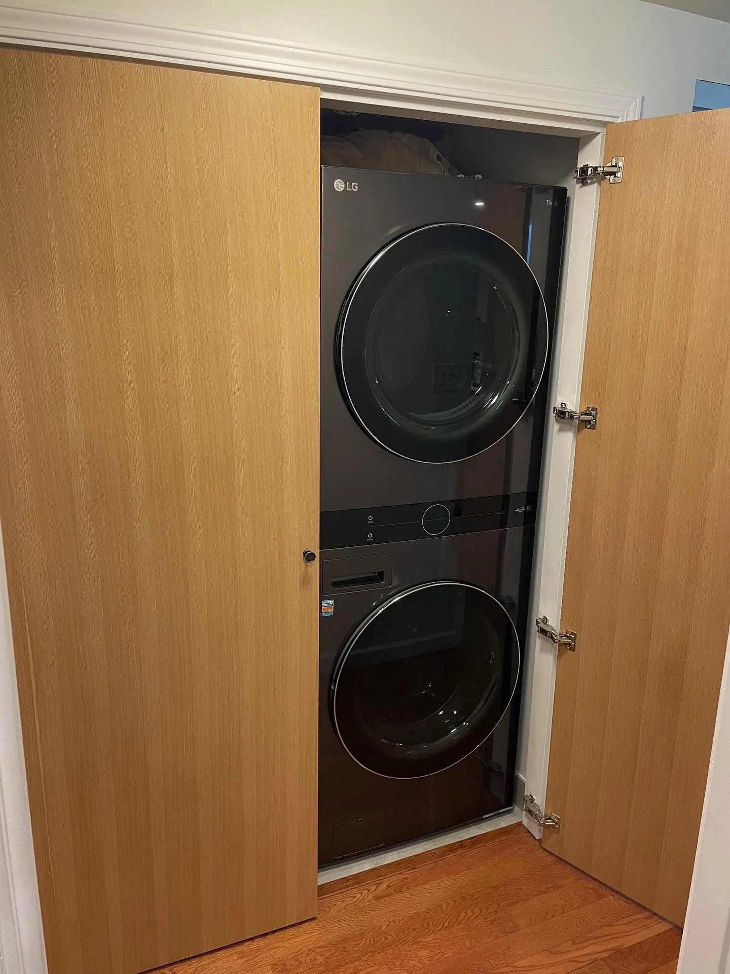 Made this laundry closet functional again. Custom white oak doors with adjustable built in shelving 👌