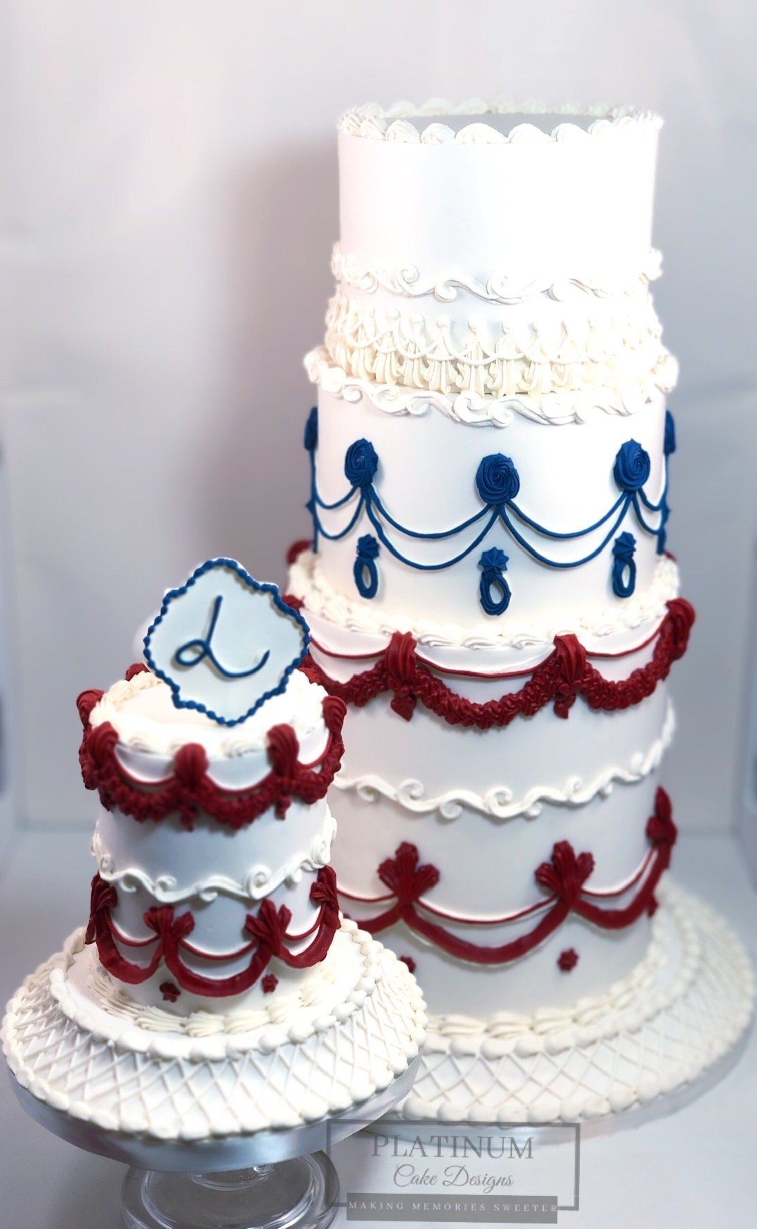 Mini and wedding cakes WWII USO 1.JPG