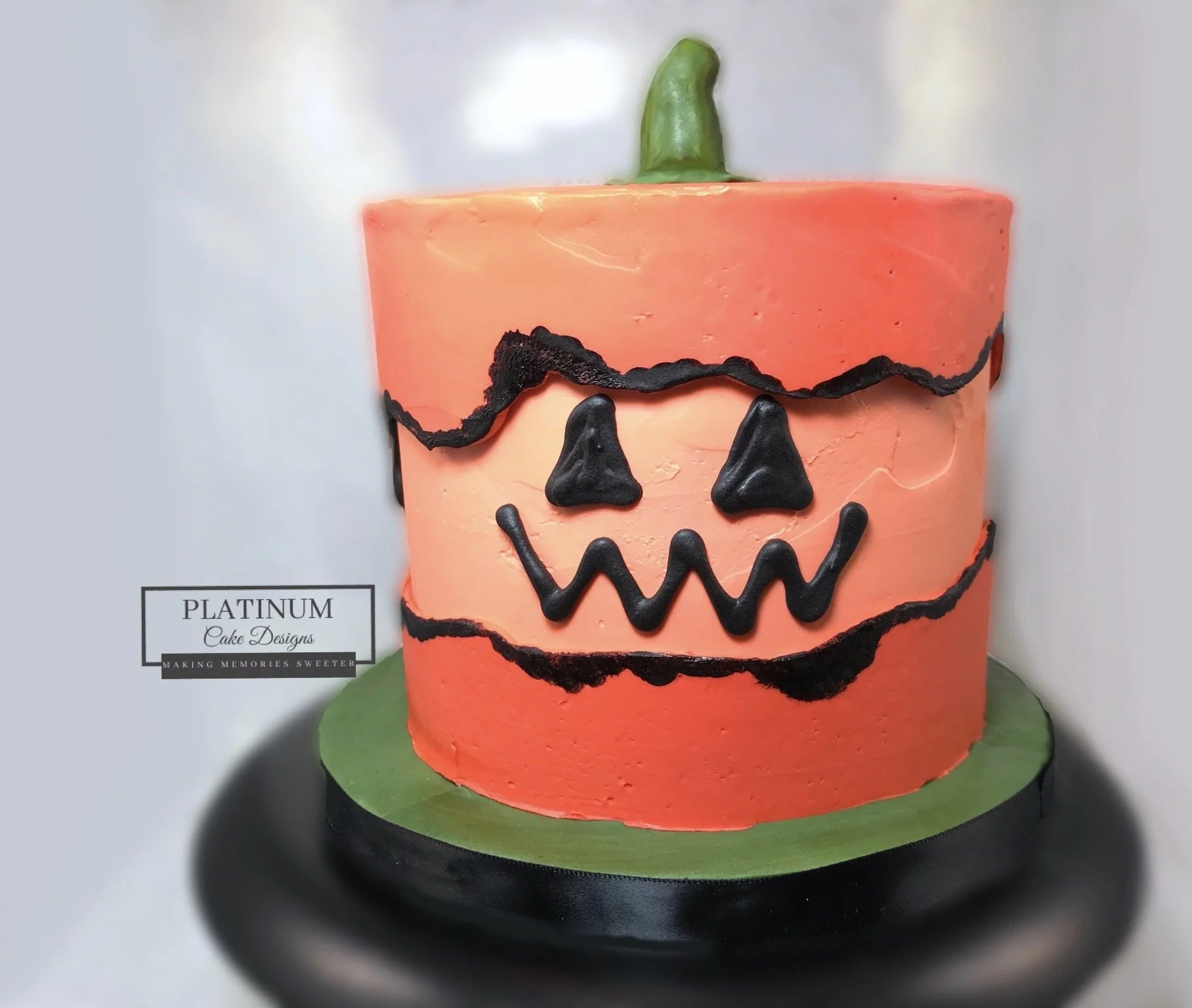 Jack_o_lantern_Fault_line_cake.JPG
