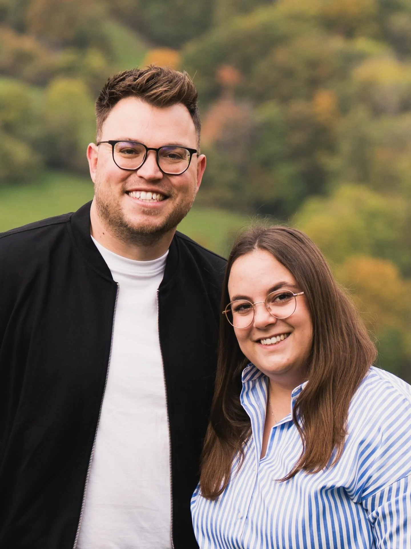 AUFEINANDERTREFFEN. LIEBEN. WACHSEN. 

Der rote Faden in meinem Leben f&uuml;hrt durch die Stadtverwaltung Niederstetten &ndash; und sogar bis in mein Herz. 🥰

2018 durfte ich meine heutige Lebenspartnerin Eva bei der Arbeit kennenlernen. Aus Kolleg