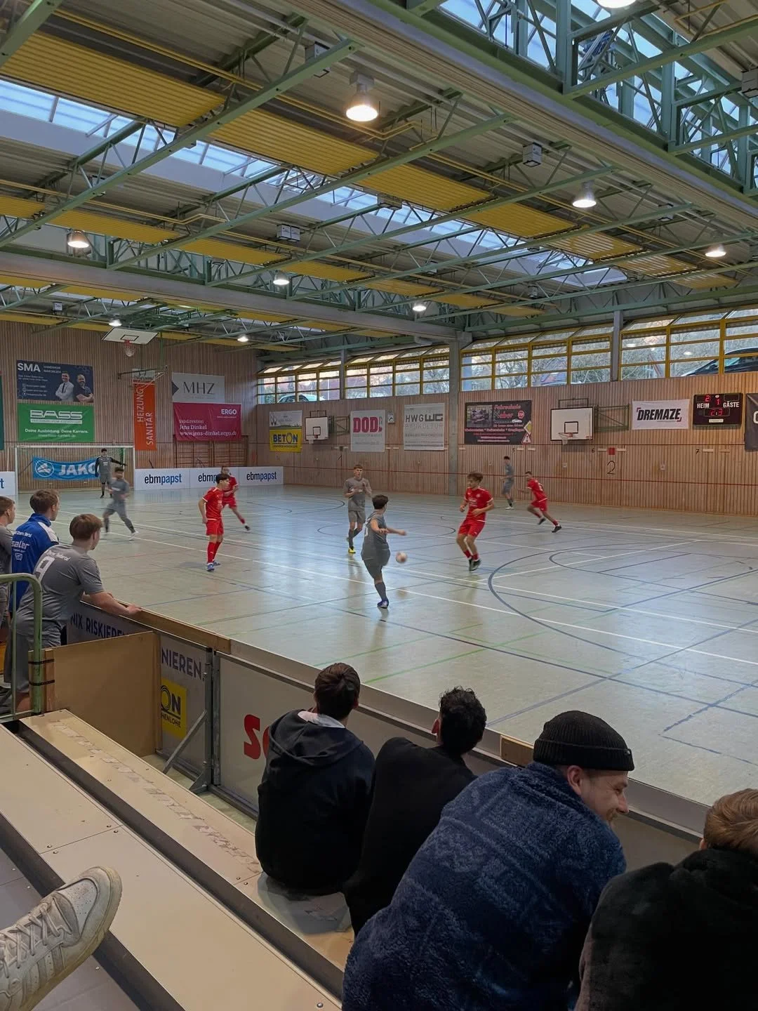 ⚽ 25. JAKO-Cup & 30. Edwin-Fink-Turnier – Hallenfußball, der verbindet 🎉🏟️Vom 27.12.2025 bis 0.jpg