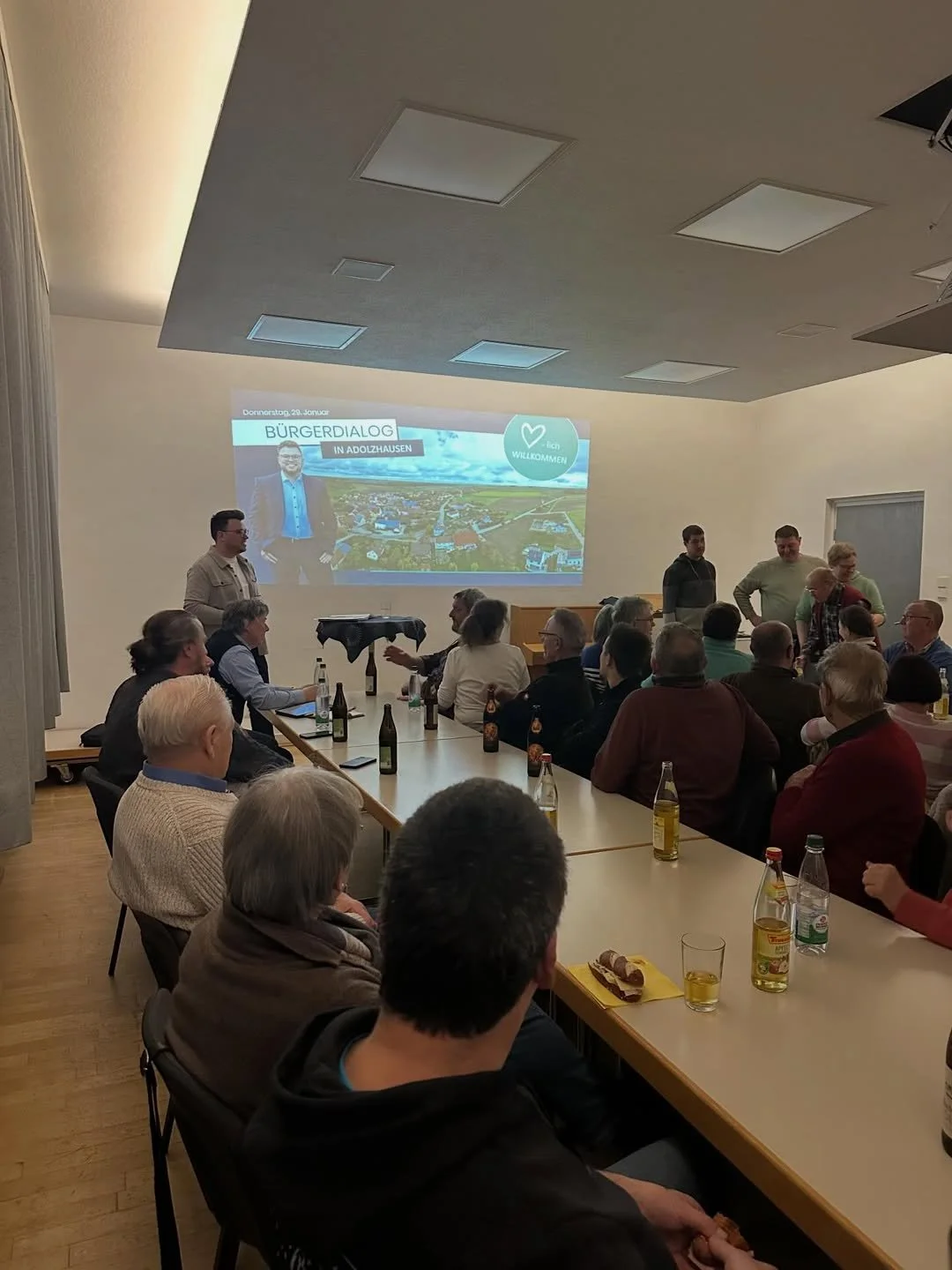 Was für ein schöner Abend in Adolzhausen ☺️Rund 70 interessierte Bürgerinnen und Bürger durfte i.jpg