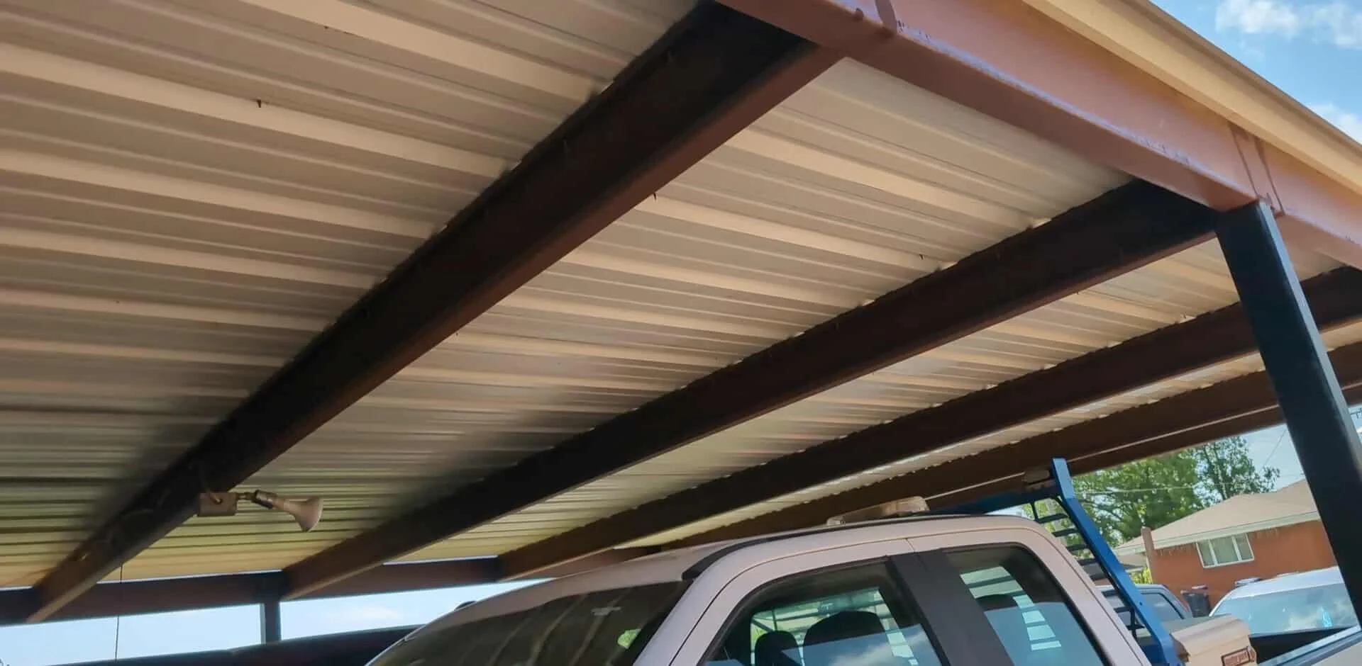closeup underneath of a 20x20 sloped carport