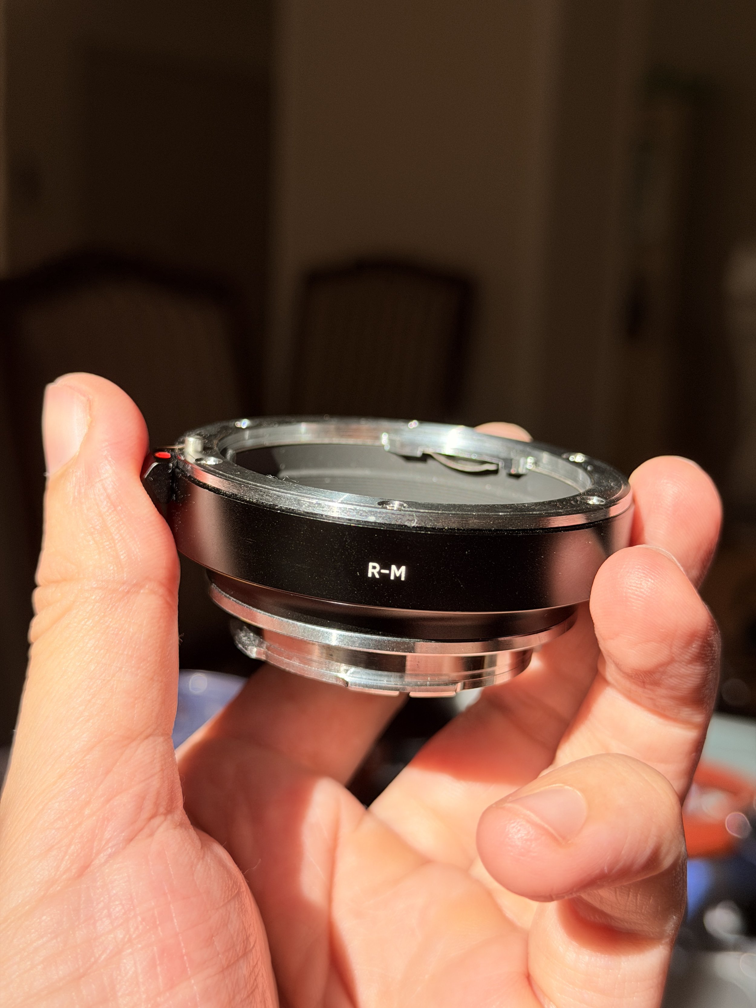 Urth Leica R–LM (Leica R a Leica M) — adapta lentes R en tu M (infinito soportado, enfoque por Live View/EVF)