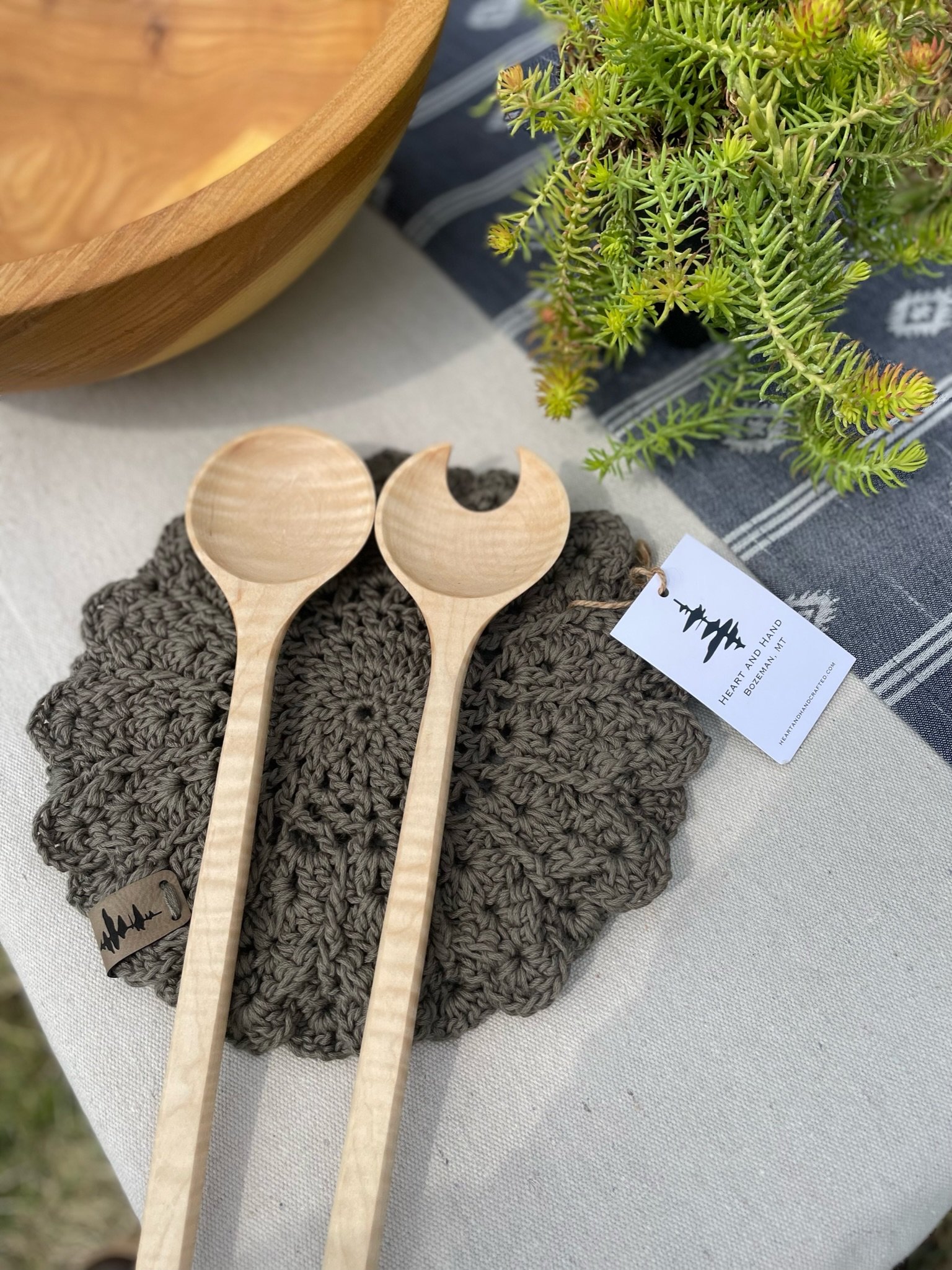 Salad tongs.jpg