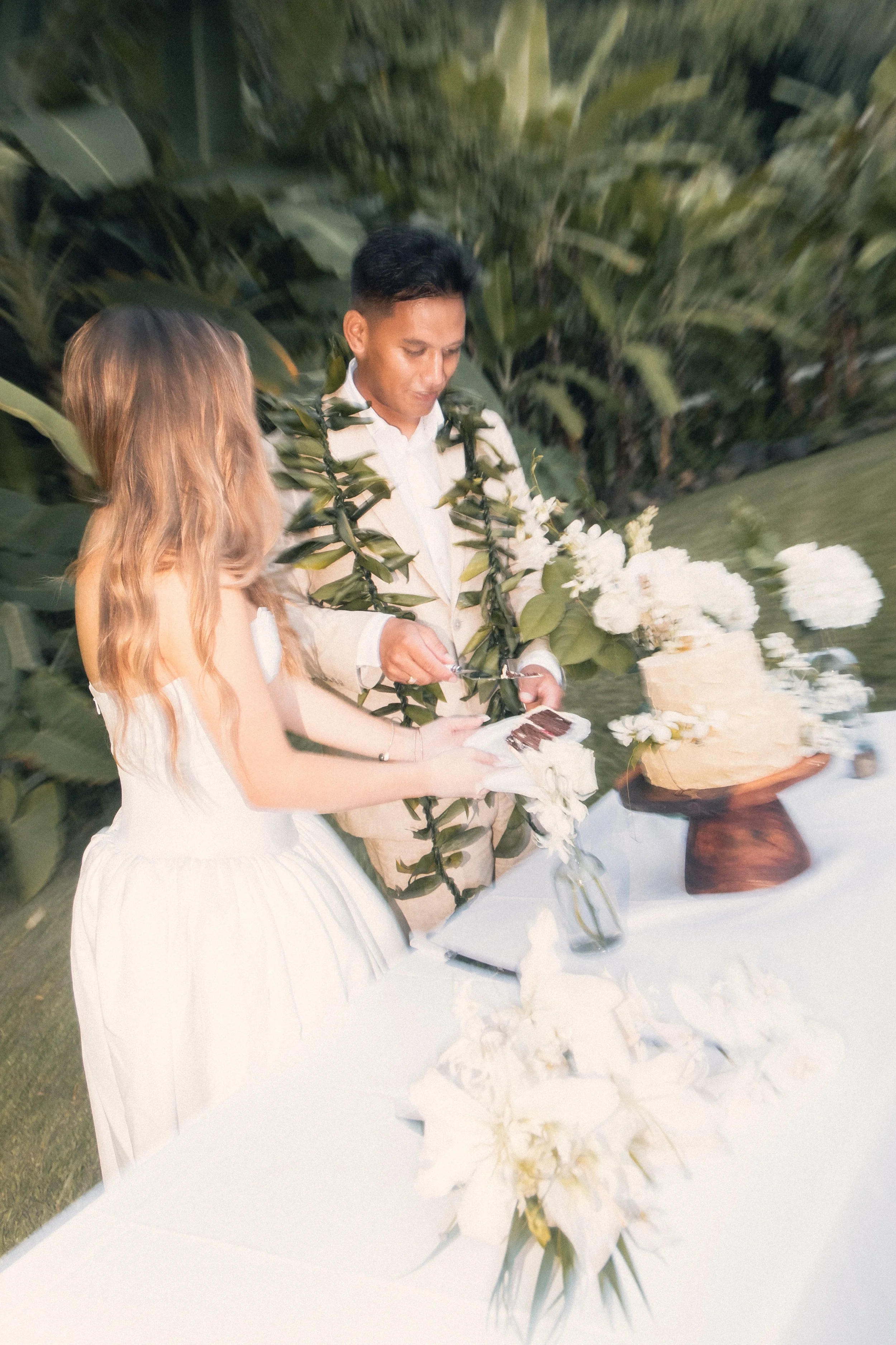 hawaii_wedding_photographer_oahu_couples_engagement-41.jpg