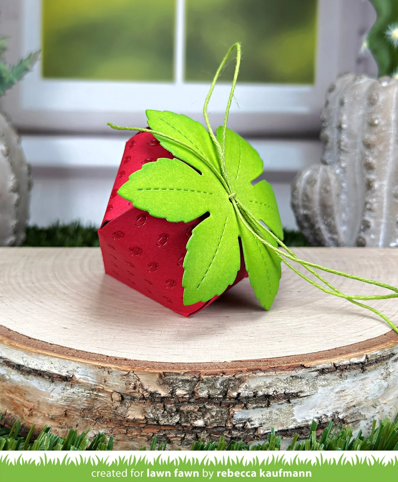 LF4136_StrawberryTreatBox2_sml.jpg