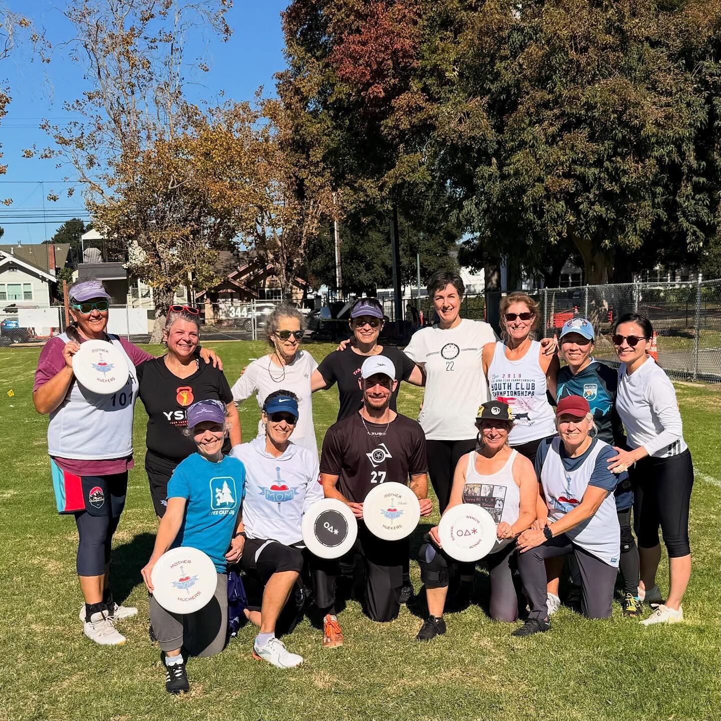 Thank you @flamingmotherhuckers for joining @oakultimate and @tobefitcoach for a great day of ultimate!