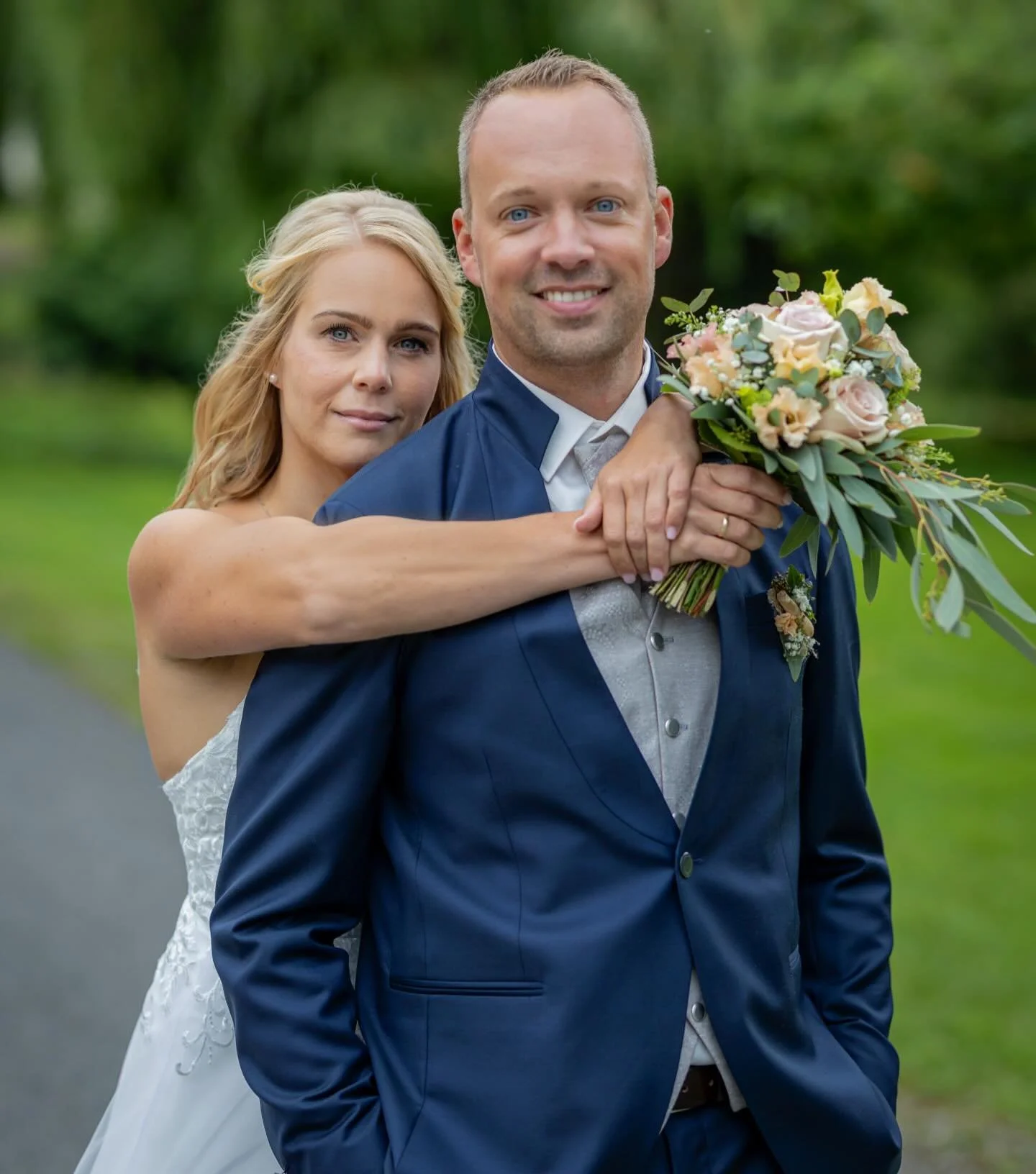 ✨ „Liebe ist nicht das, was man erwartet zu bekommen – sondern das, was man bereit ist zu geben.“ ✨
#baddriburg #höxter #paderborn #heirateninbaddriburg #heirateninhöxter #heirateninpaderborn #fotografbaddriburg #fotograf