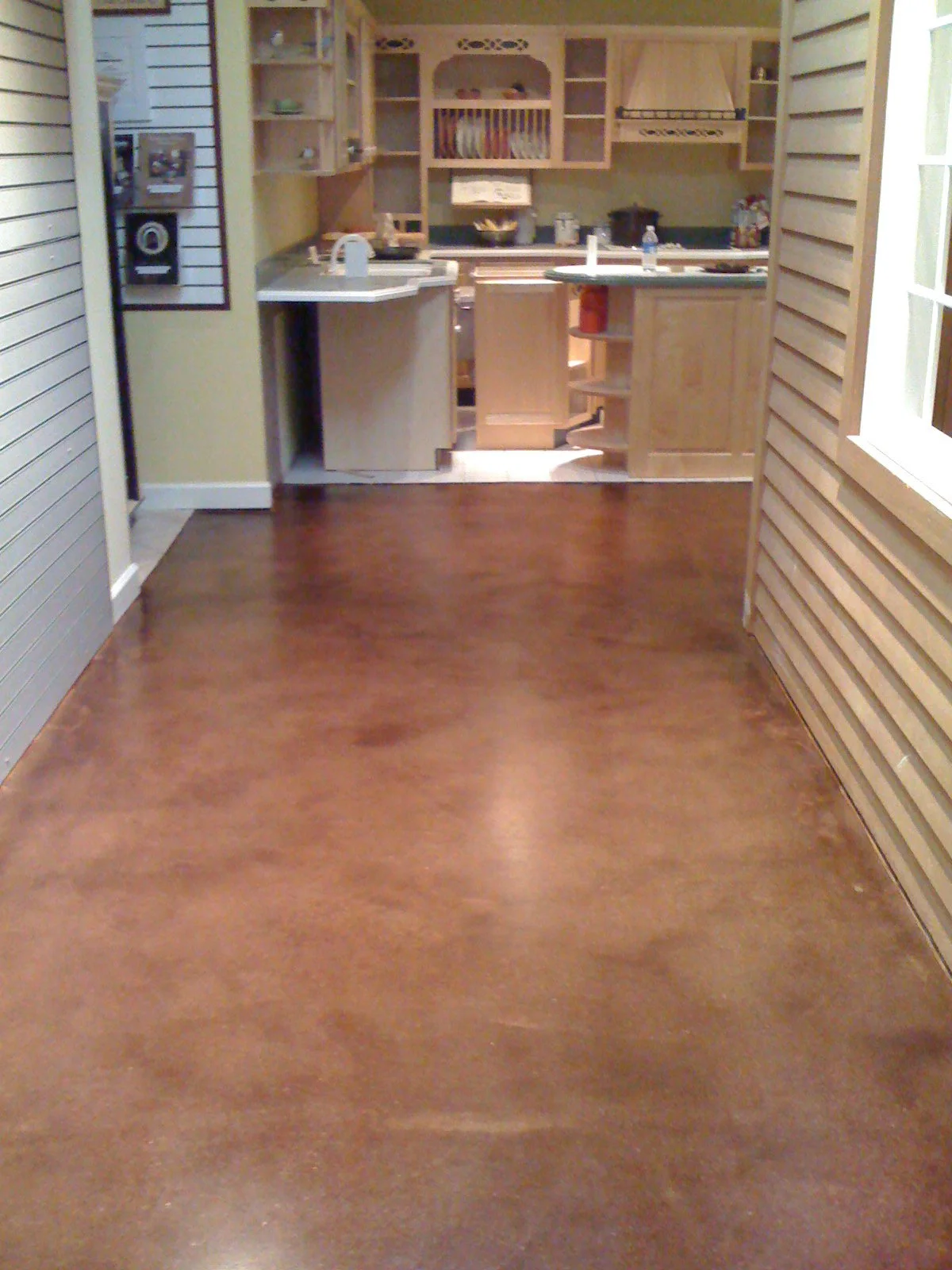 “Commercial epoxy floor installation featuring a smooth gray coating in a large workspace.”