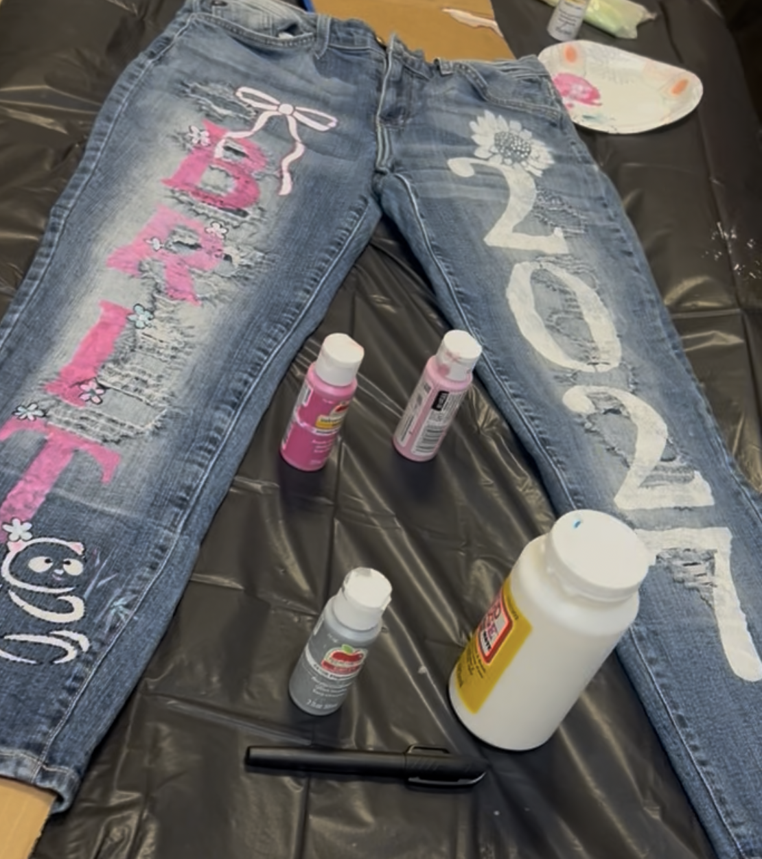 2027 seniors  jean painting party 