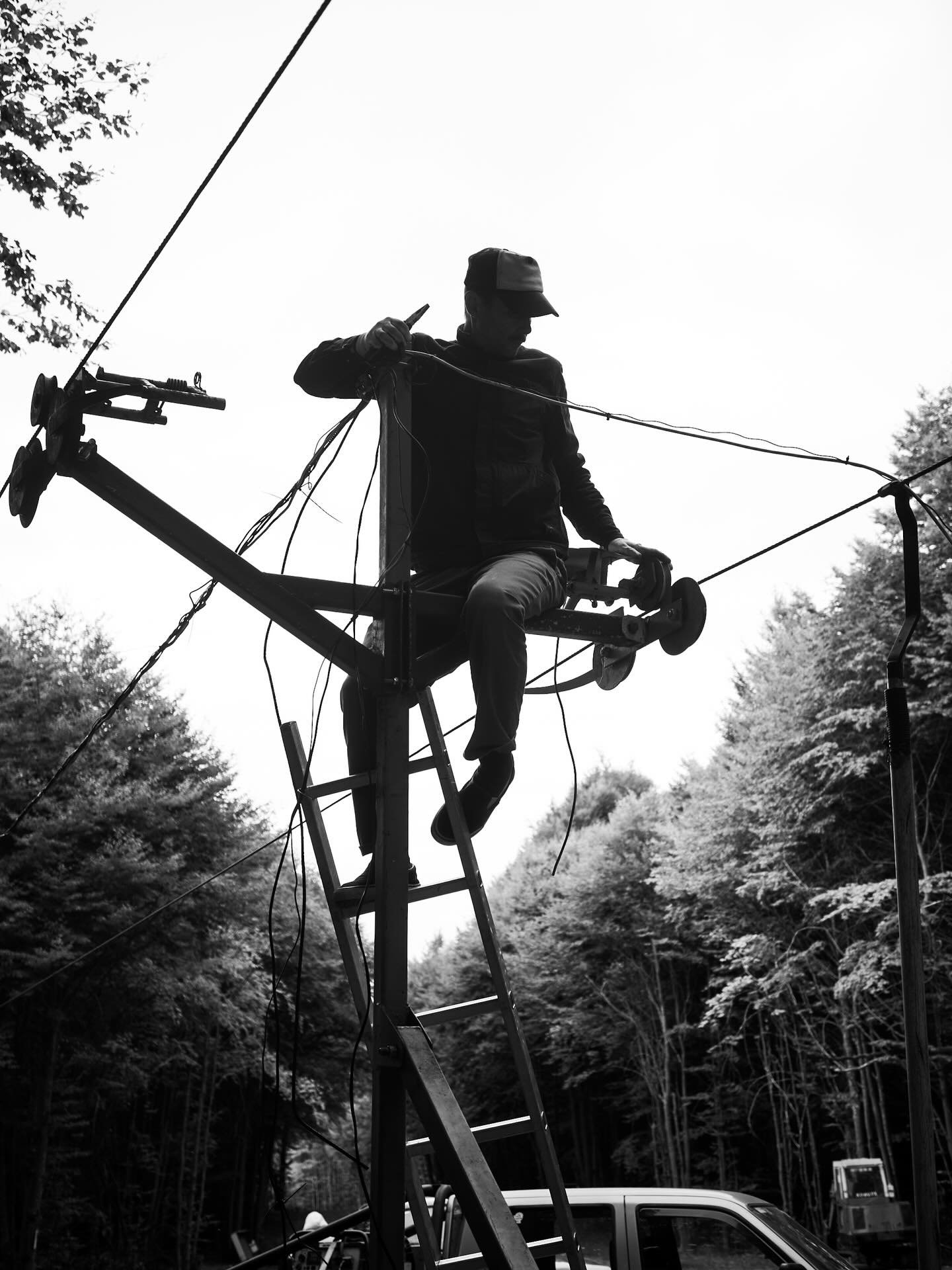 Post weekend update! We are back on track for season 25/26 with big improvements on the lift and the slope. Little Bombi is also going down to the city to get serviced