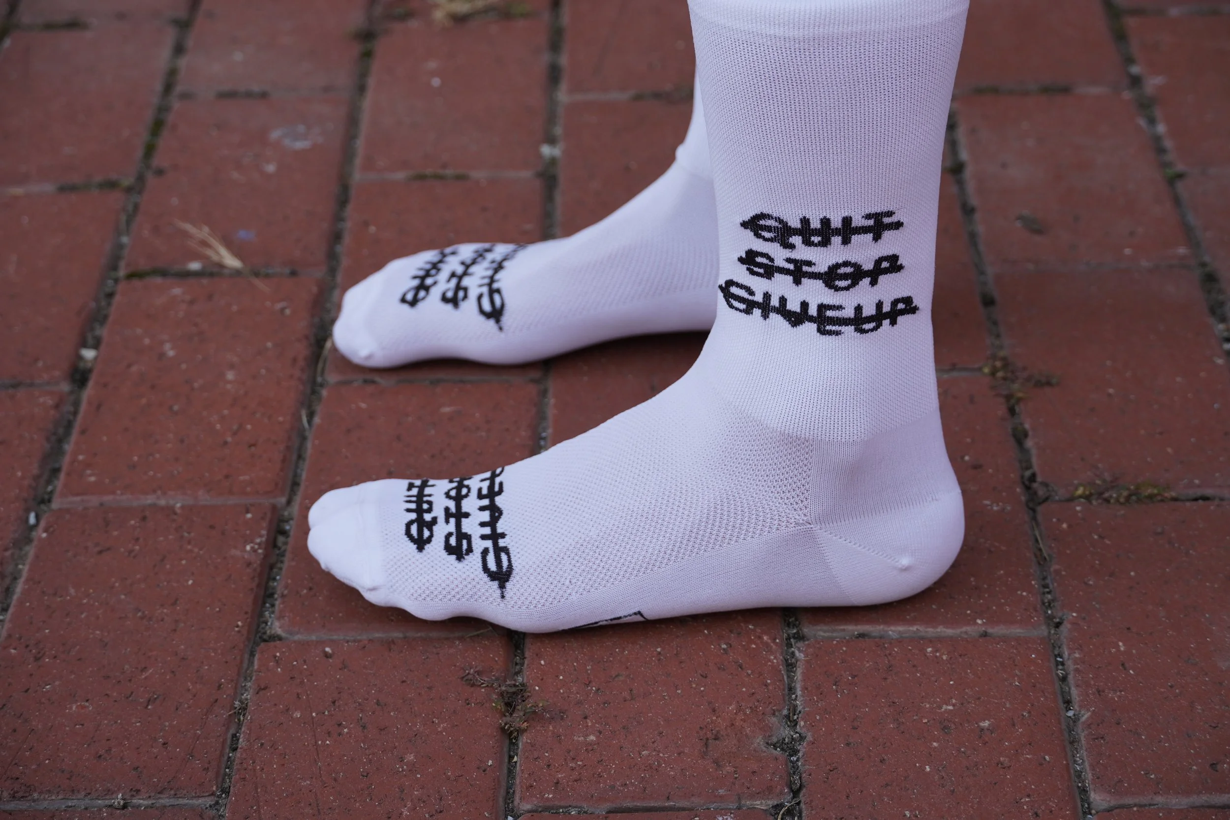 NEVER GIVE UP CROSS OUT SOCKS WHITE