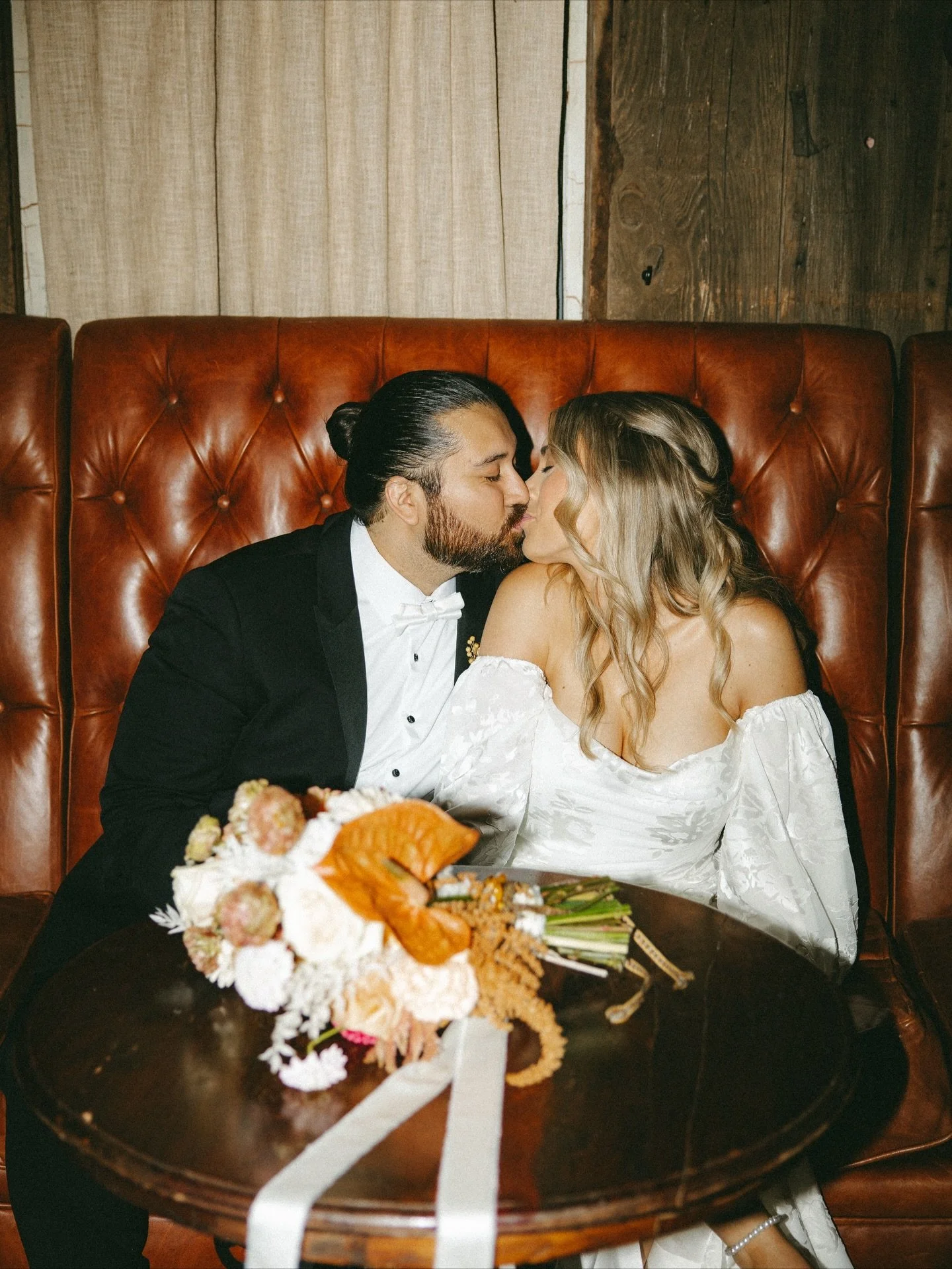 We love when our happy couple come back to @saloon1880union ✨especially because we get to reminisce on their stunning wedding photos ❤️&zwj;🔥

If you&rsquo;re in the area, December 18th we would love to see and make sure to come say hi 👋🏼

#1880un