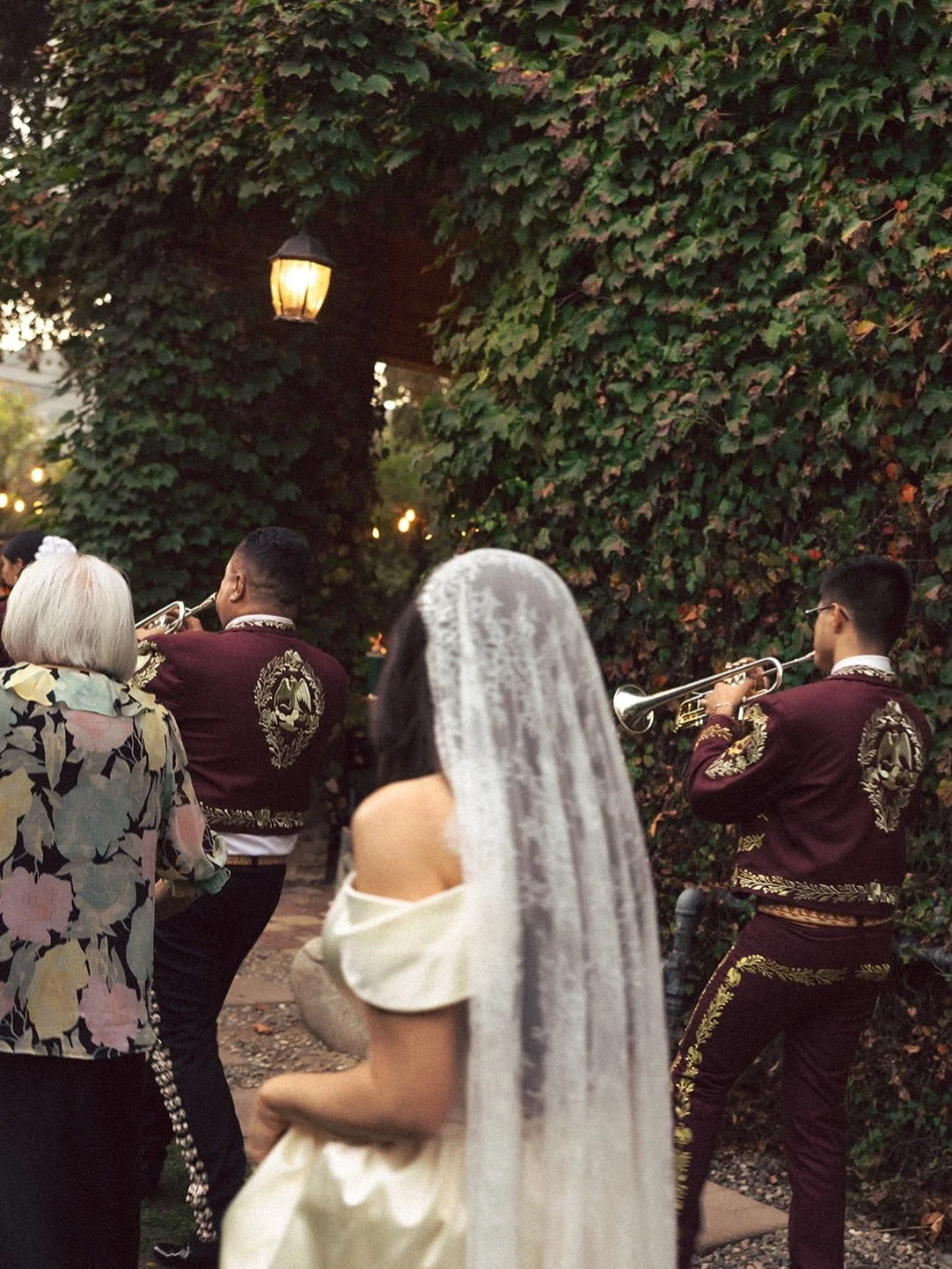 Mariachi band escorting guests from cocktails to reception? Count us in!

Hats off to Bride @brittany.newman &amp; Planner @tdahlgrenevents for a truly impeccable event ✨

📸: @karsoncalaphoto 

#wedding #weddinginspo