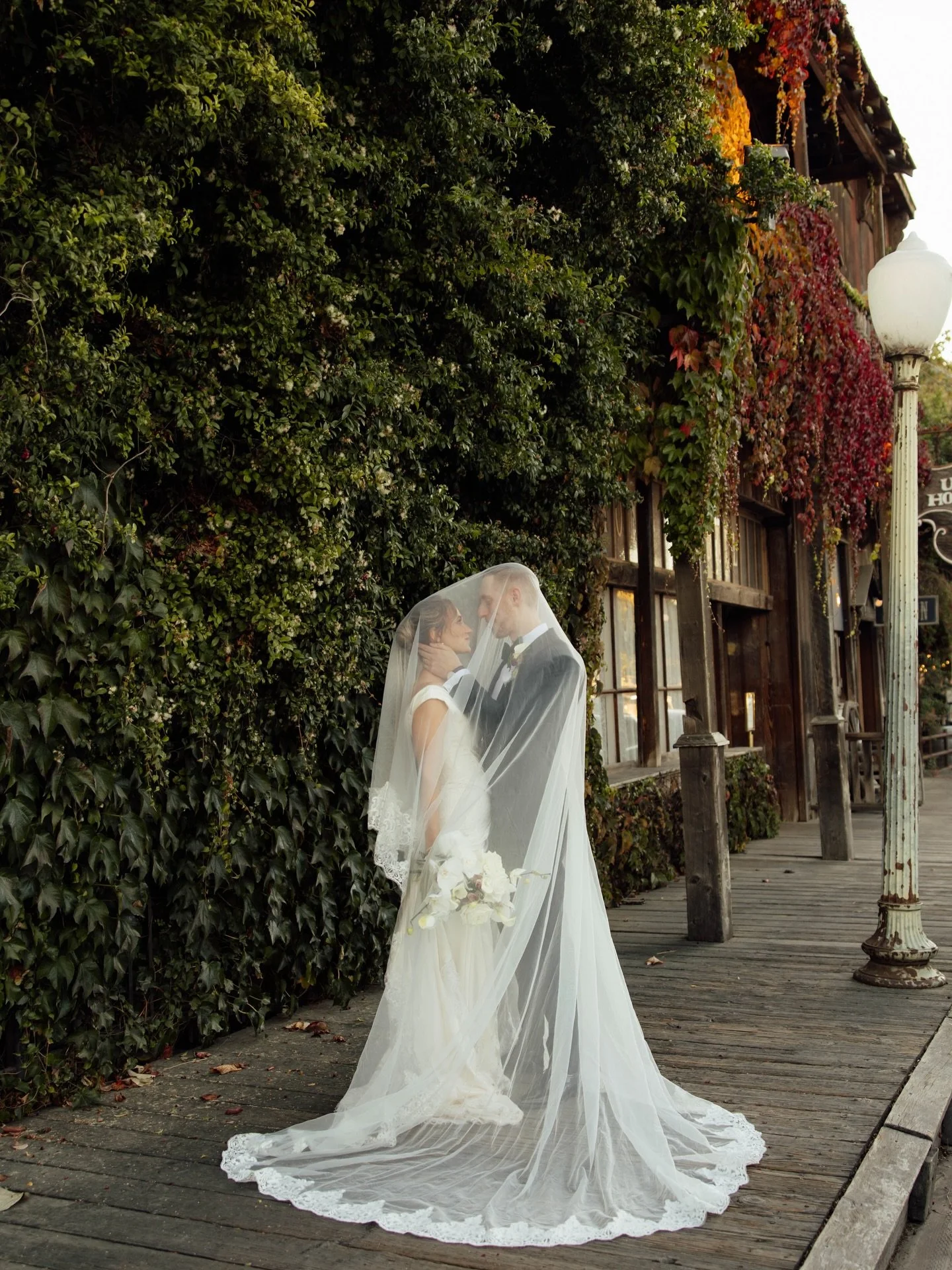 Take a scroll through Jessica &amp; Harrison's wedding celebration 🤍

From custom merch to cat posters and Diet Coke displays, this wedding was full of unique touches. We love a weddings that showcase the couple's personal style.

Photographer: @kea