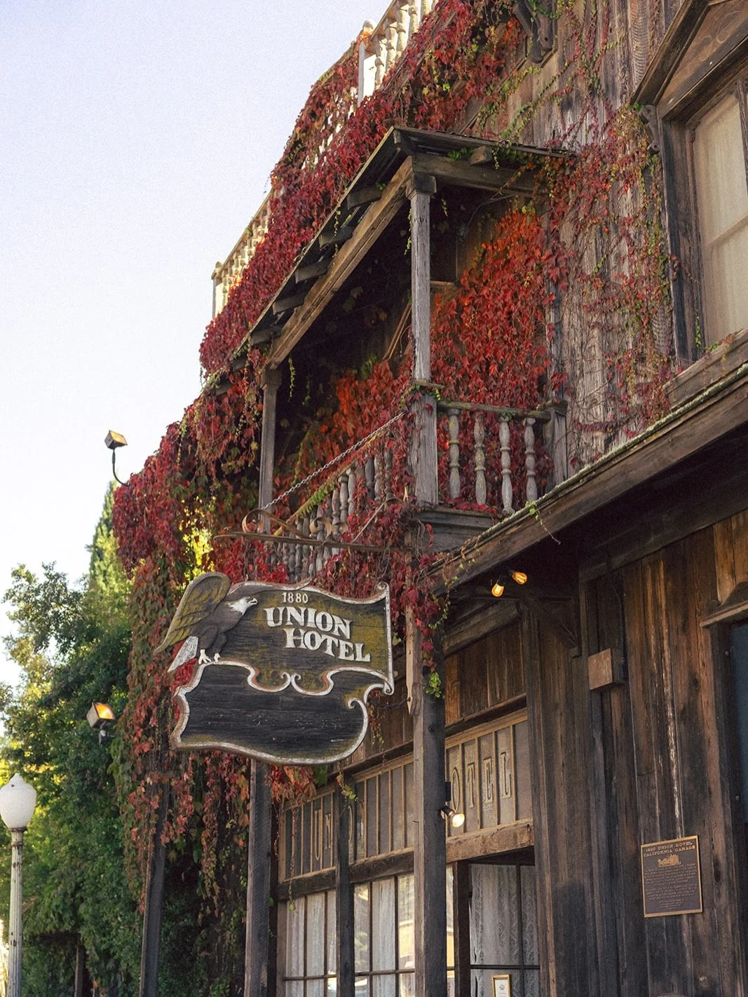 We look good from every angle ✨

2026 brides we have a couple opening left and we would love for you to have them. Link in bio for custom quote 💌

Photo: @karsoncalaphoto 
Planning: @tdahlgrenevents 
Florals: @passaparolafloral 
Music: @kaileyshaffe