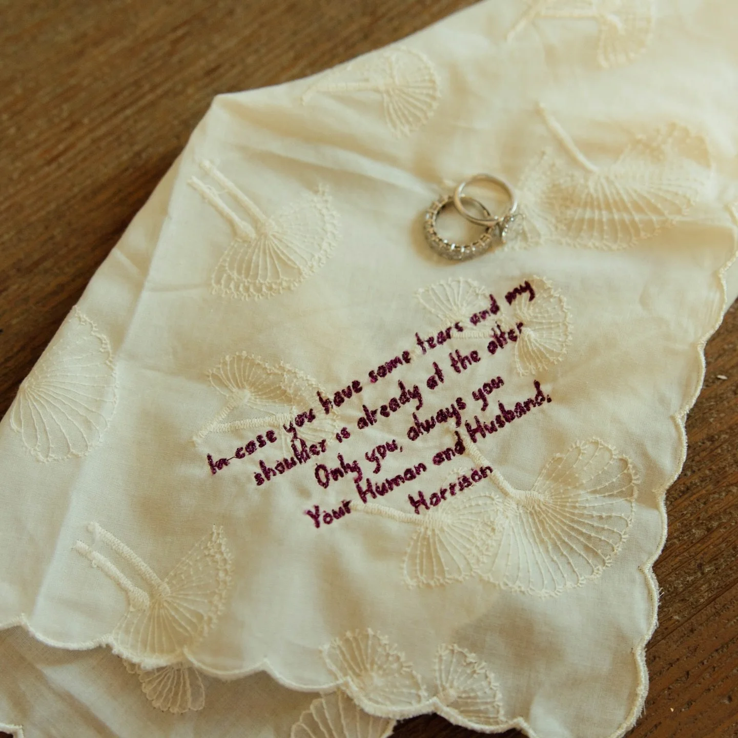 Love is in the details 💌 Heartwarming moment from groom to bride on their wedding day 🥺 Photo: @keanaleephoto