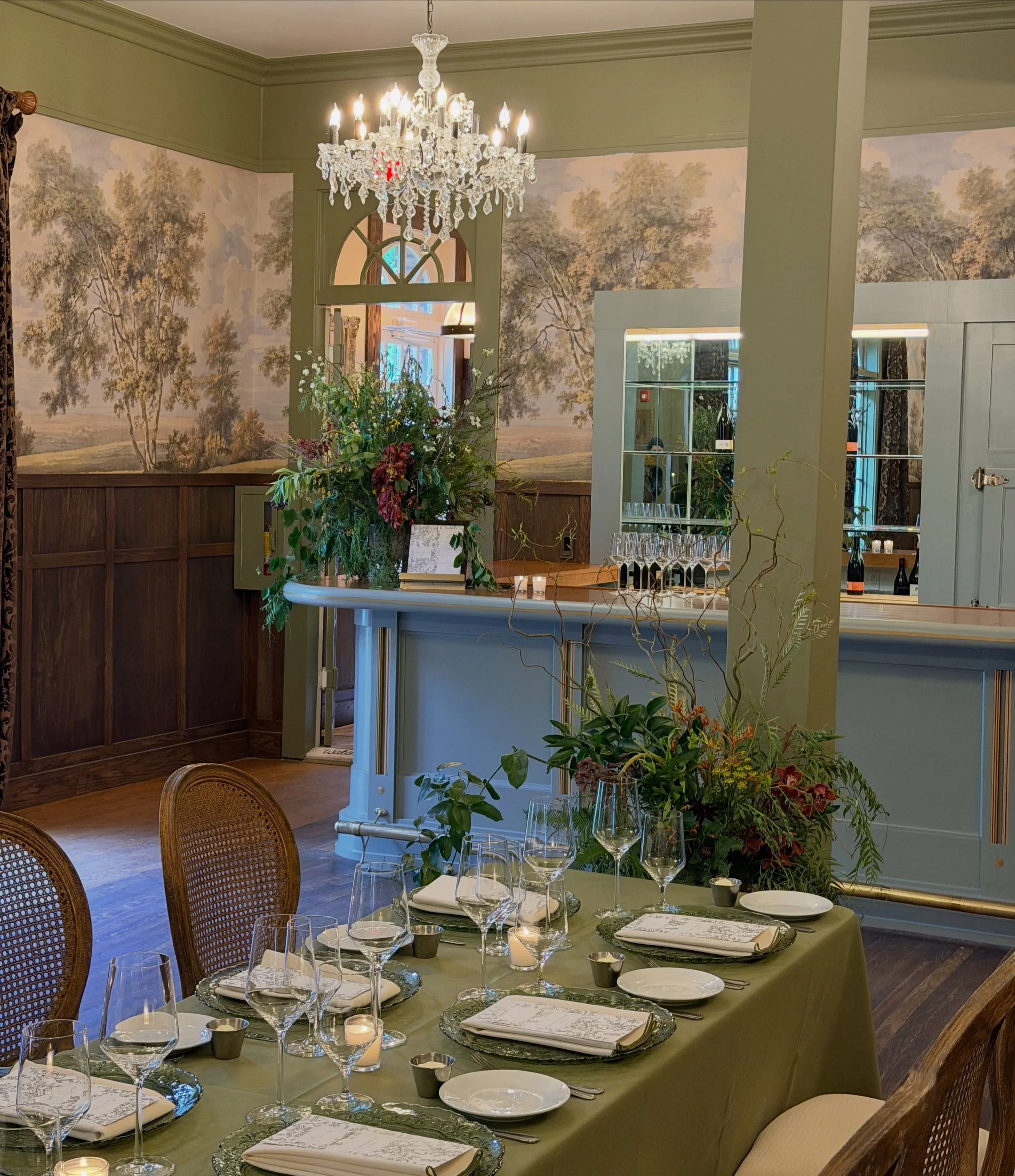 Dinner in the ballroom with Koehler wines 🍷

Our newly renovated lobby and ballroom are the perfect spot to host everything from a rehearsal dinner to holiday party. 

Click the link in bio to learn more about hosting an event with us ✨

Venue &amp;